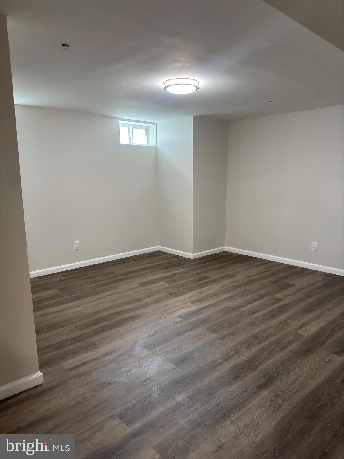 WILSHIRE-PLAT FIVE> - Residential Lease