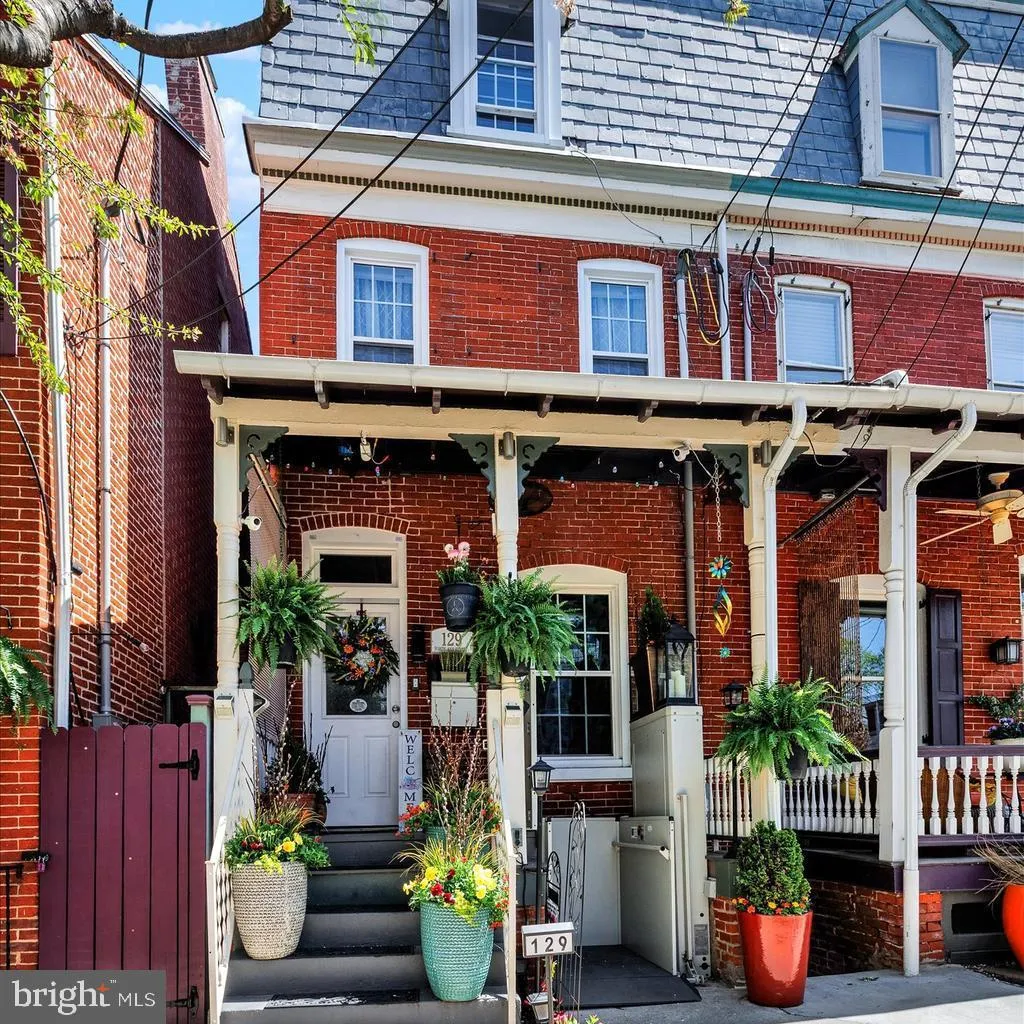 Lancaster, Pennsylvania 17602, United States, 4 Bedrooms Bedrooms, ,2 BathroomsBathrooms,Residential,Pending,139059