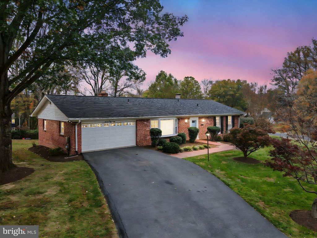 Photo of 14820 Cobblestone Drive, SILVER SPRING, MD 20905 (MLS # MDMC2205952)