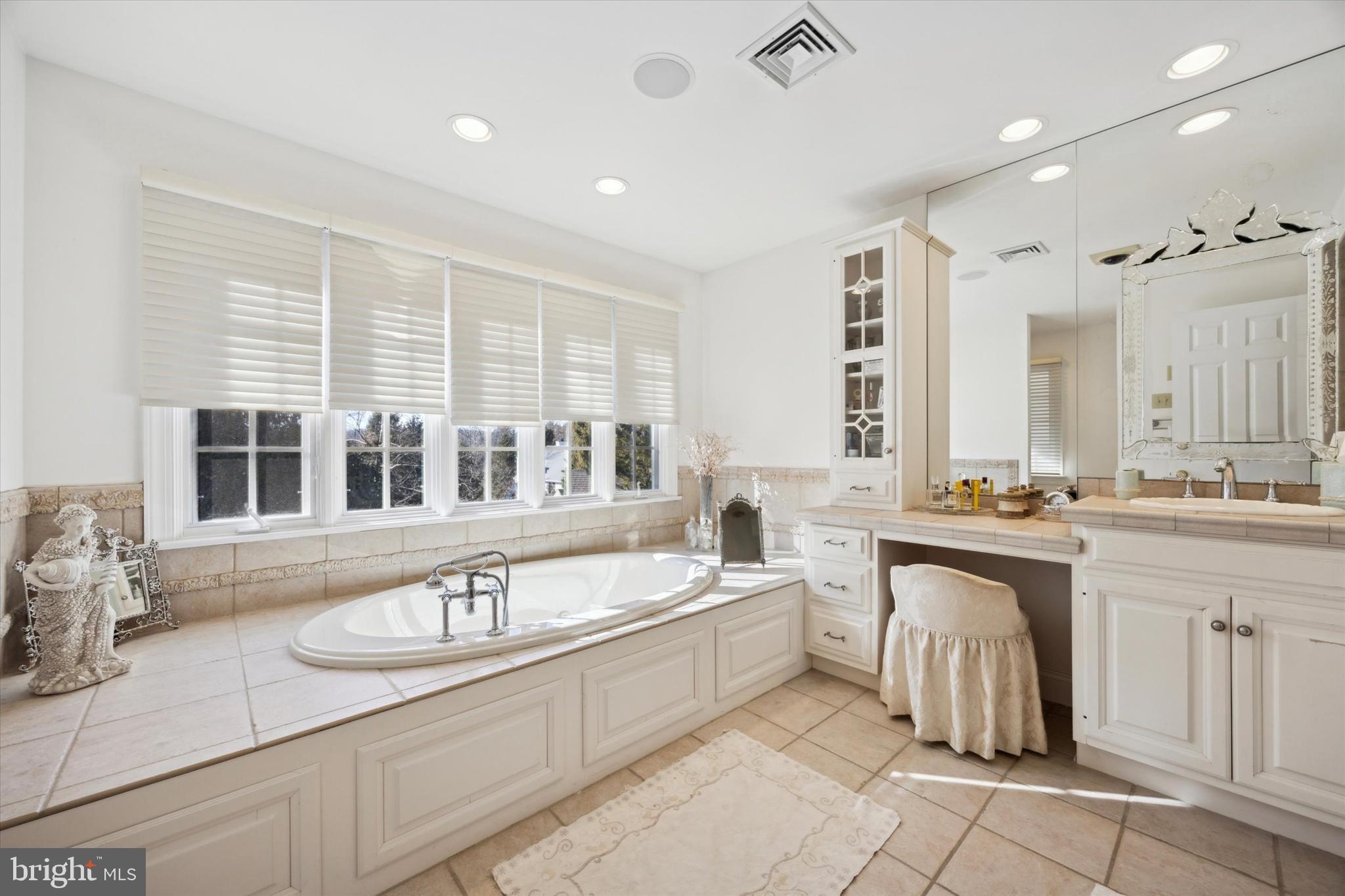 COLONY HILL - Residential