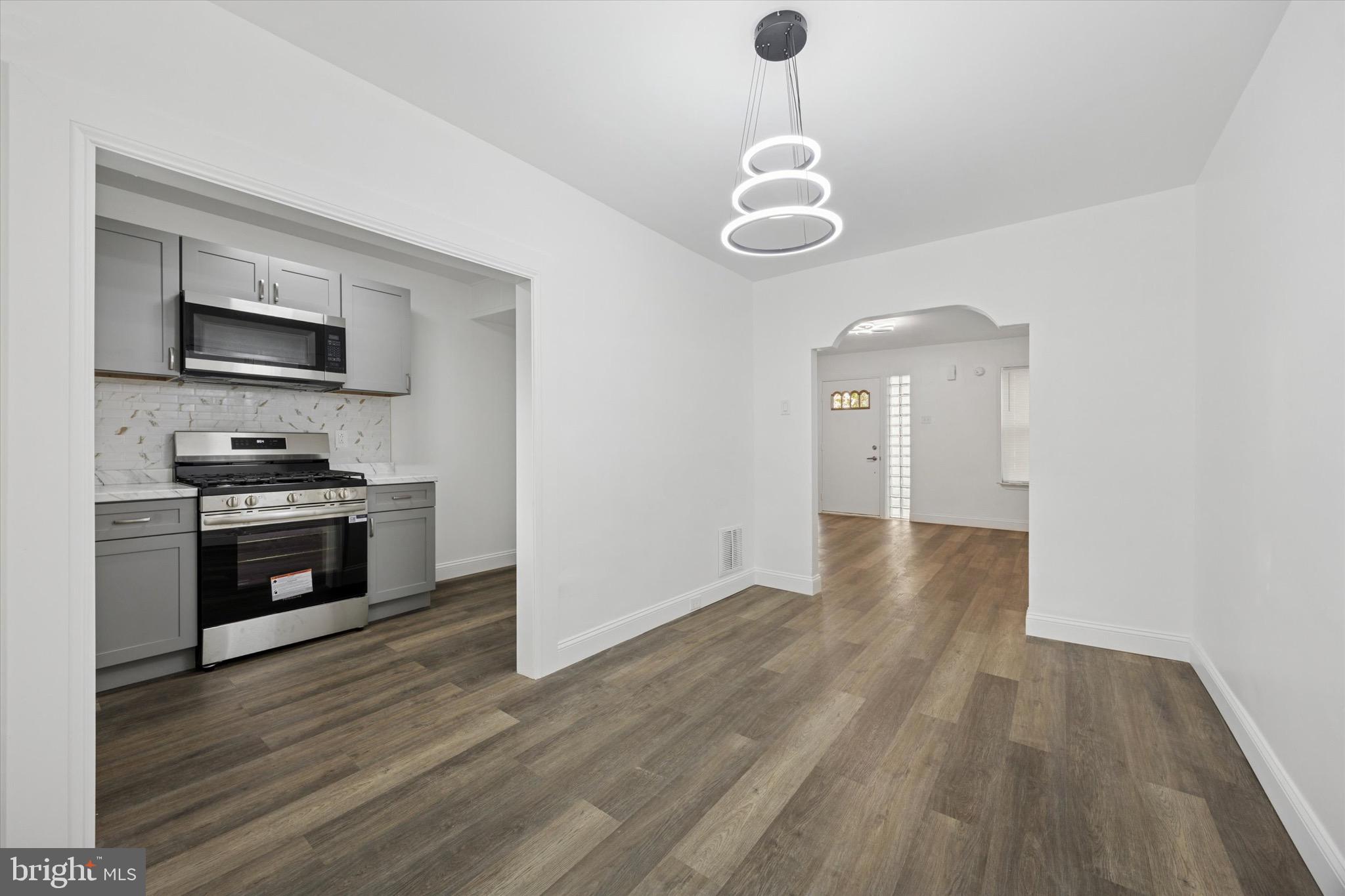 ELMWOOD PARK - Residential