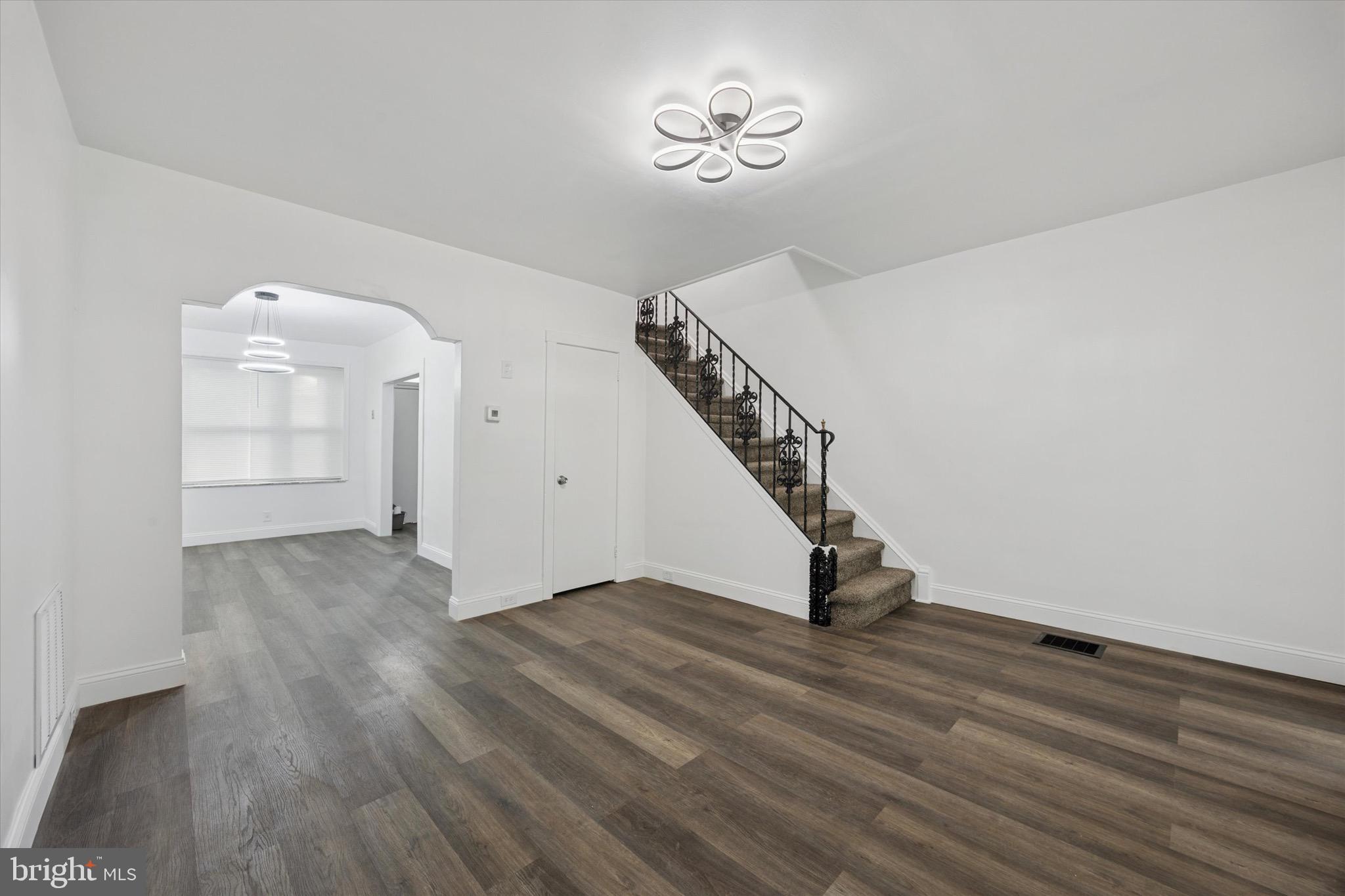 ELMWOOD PARK - Residential