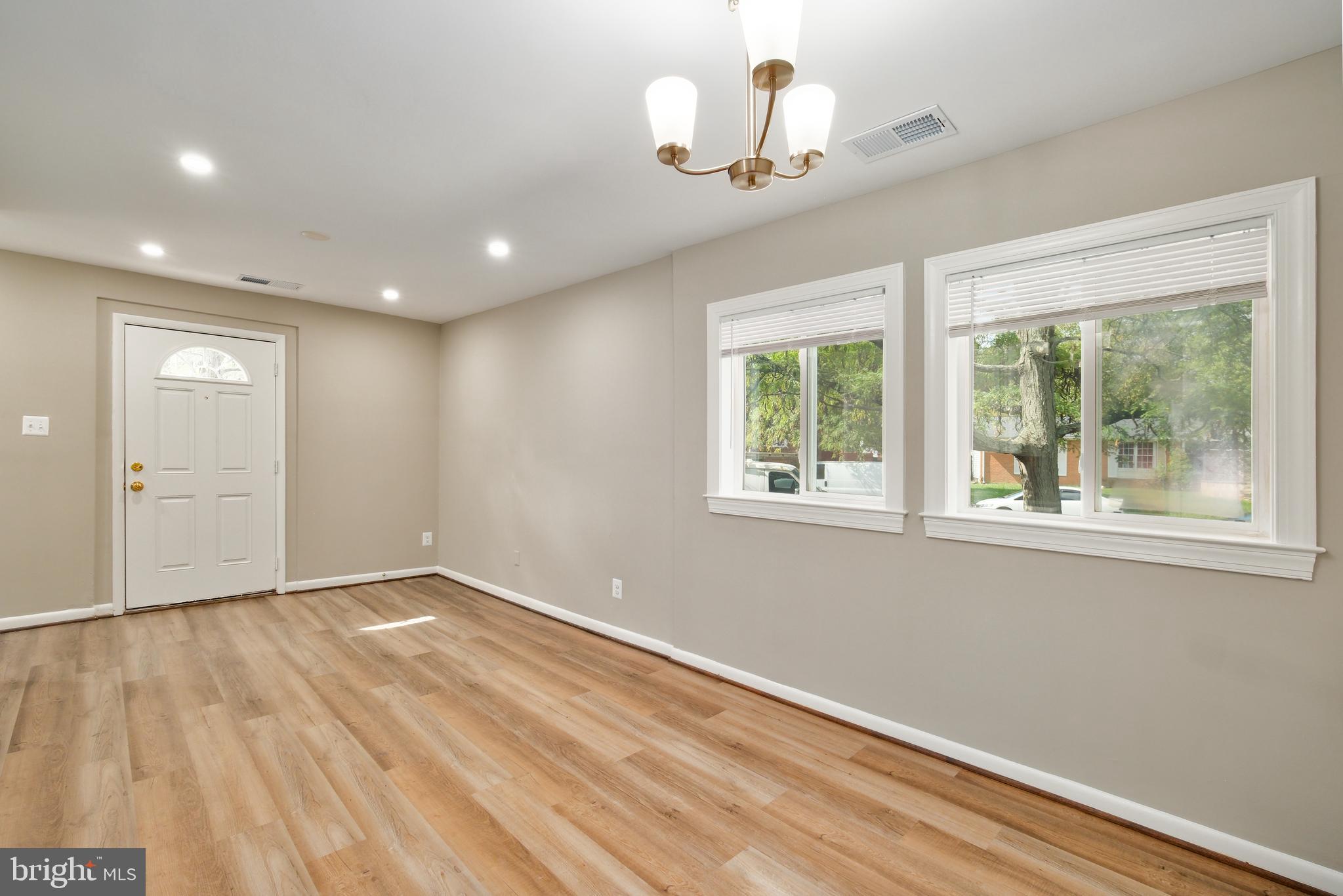 DULLES PARK TOWNHOUSES - Residential