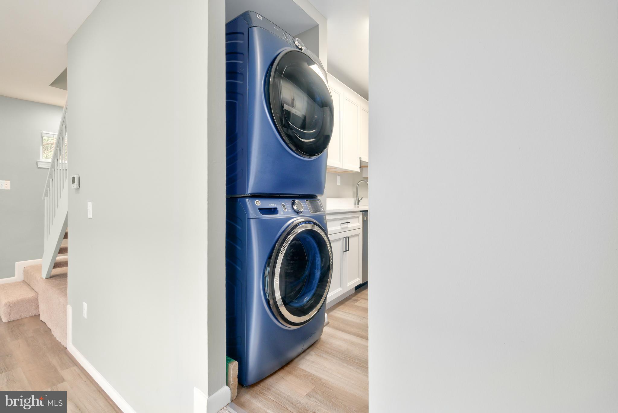 DULLES PARK TOWNHOUSES - Residential