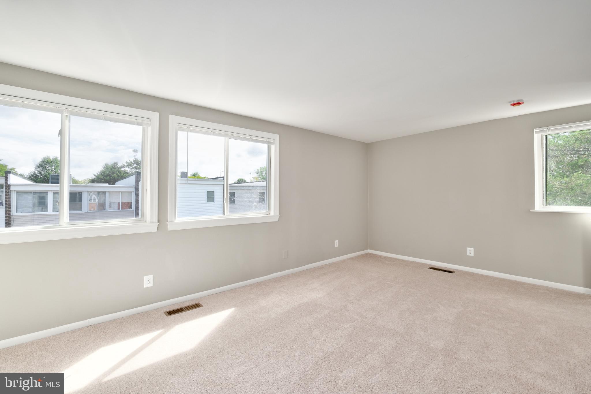 DULLES PARK TOWNHOUSES - Residential