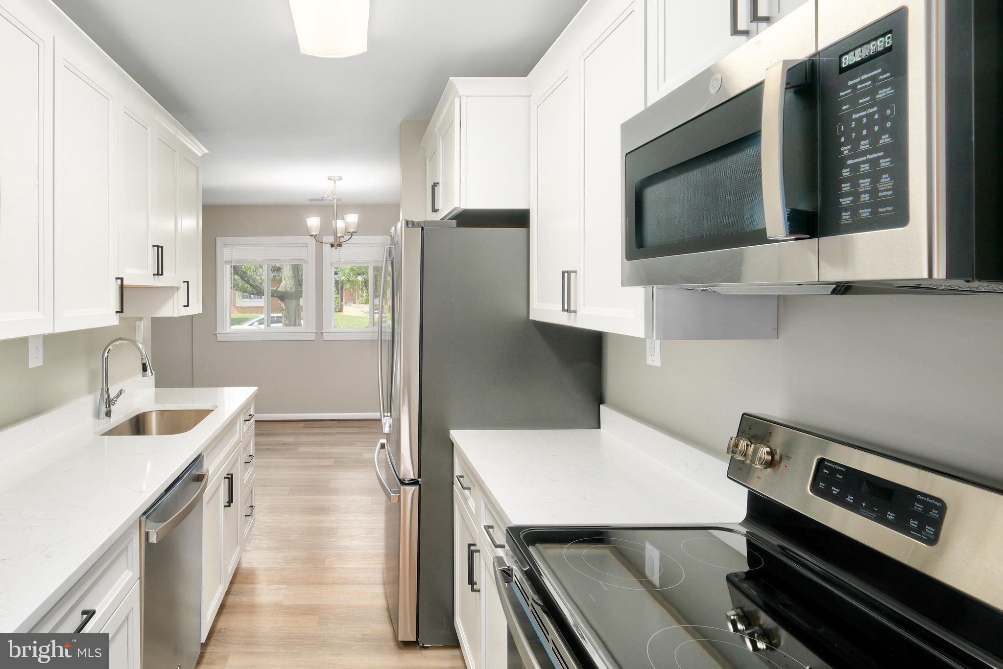 DULLES PARK TOWNHOUSES - Residential