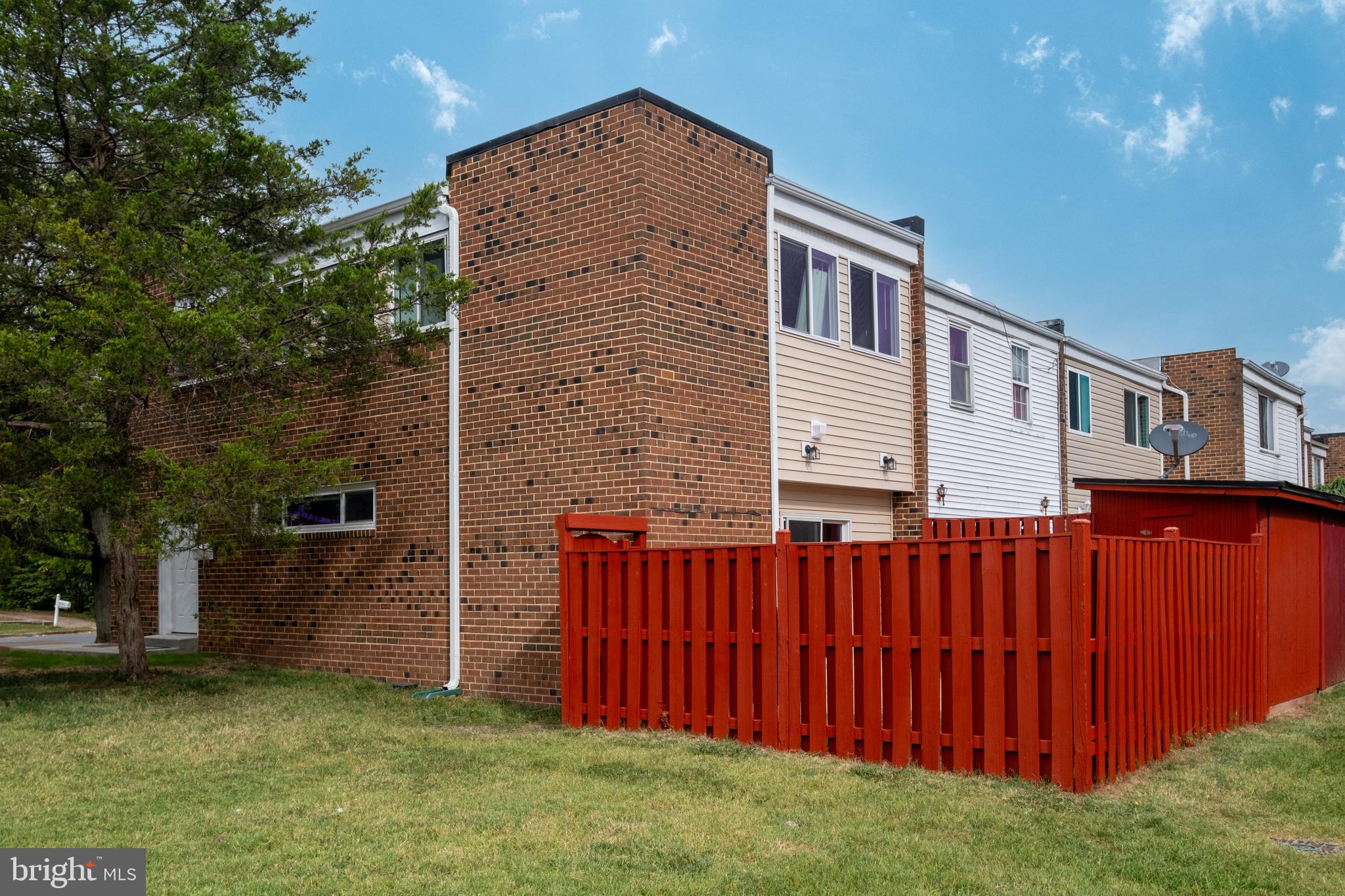 DULLES PARK TOWNHOUSES - Residential