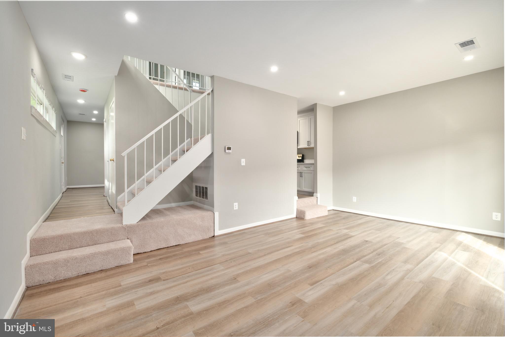 DULLES PARK TOWNHOUSES - Residential