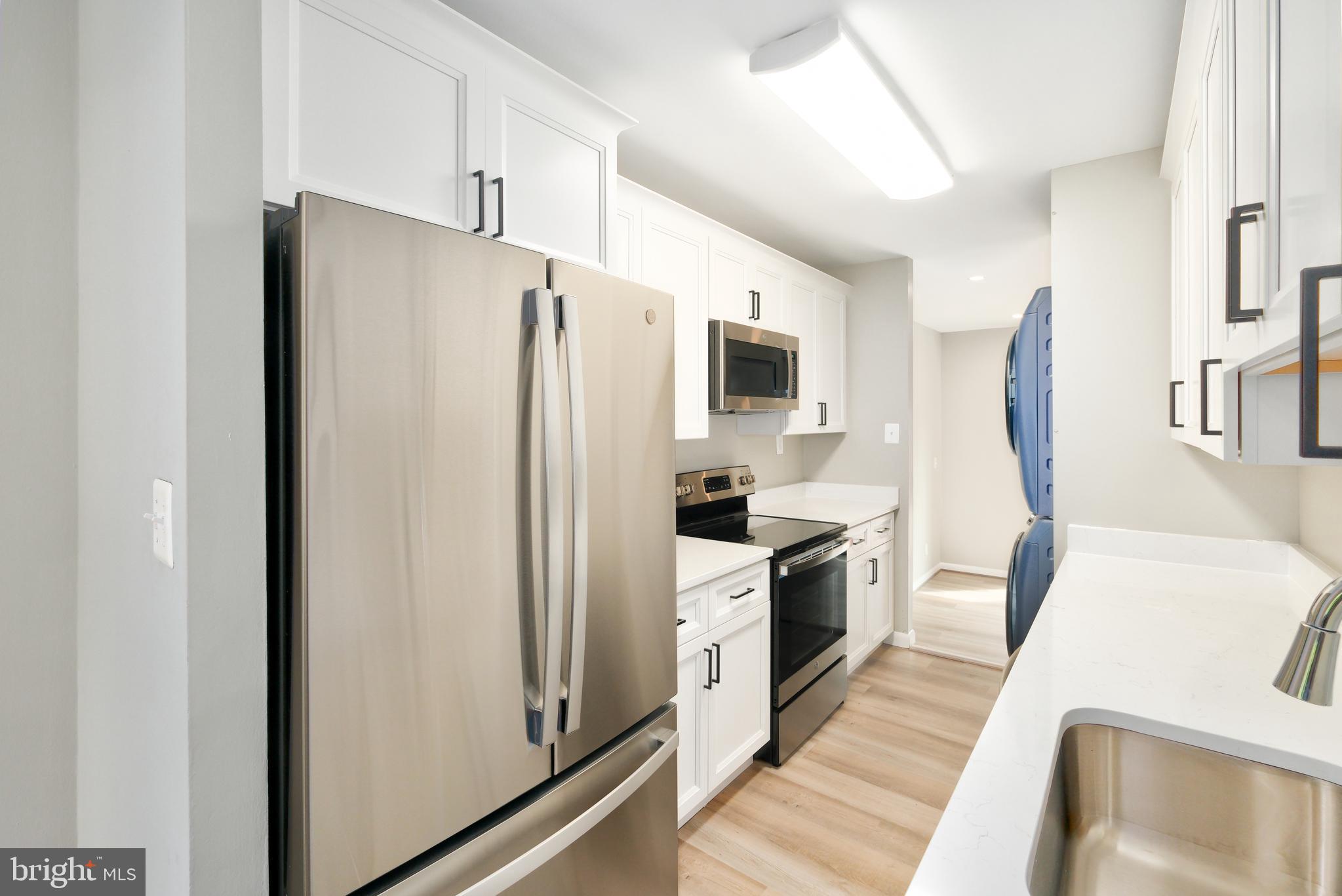 DULLES PARK TOWNHOUSES - Residential