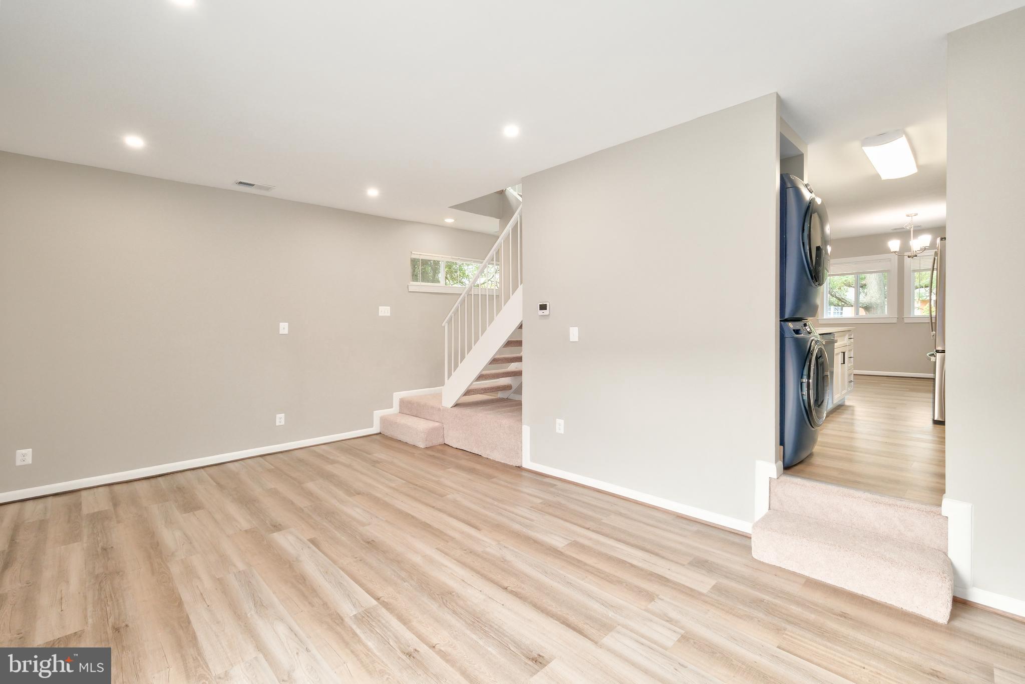 DULLES PARK TOWNHOUSES - Residential