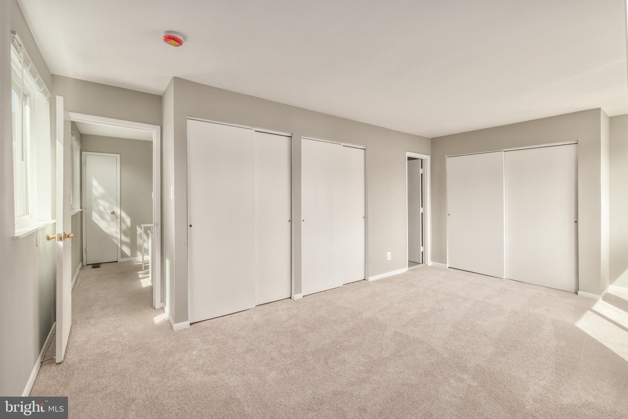 DULLES PARK TOWNHOUSES - Residential