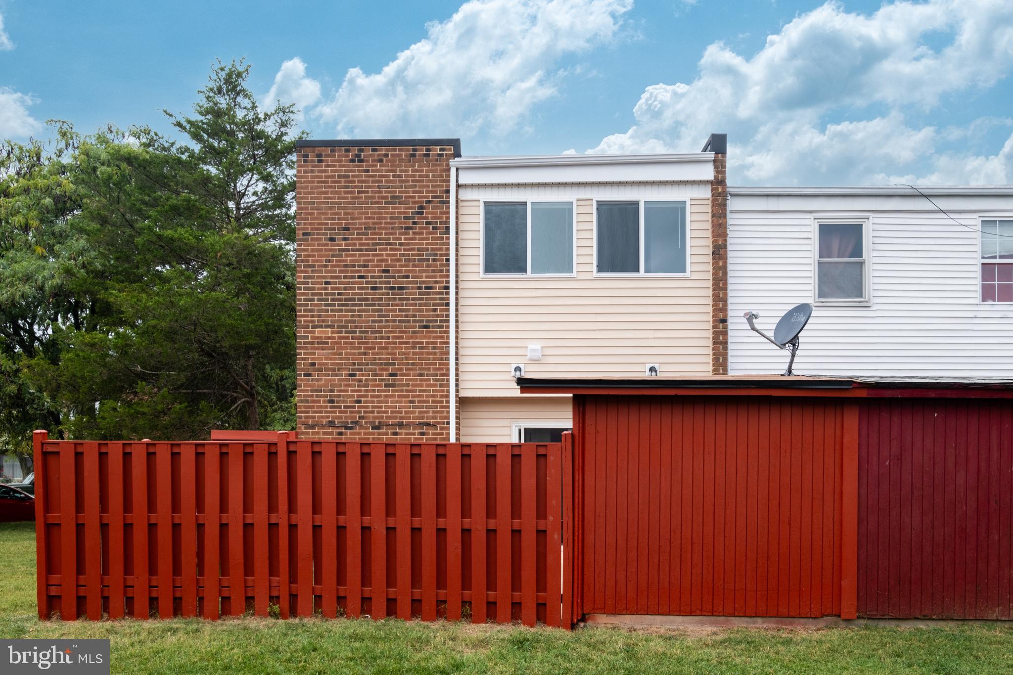 DULLES PARK TOWNHOUSES - Residential