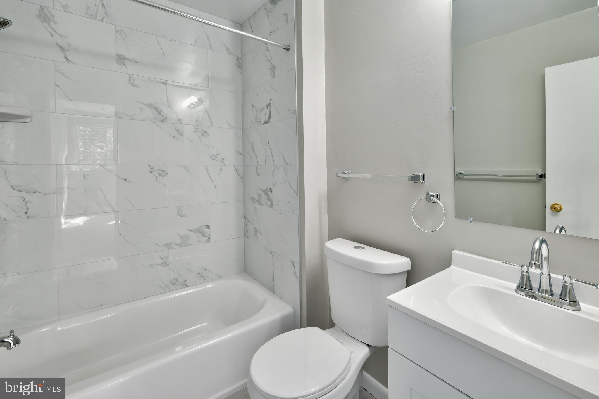 DULLES PARK TOWNHOUSES - Residential