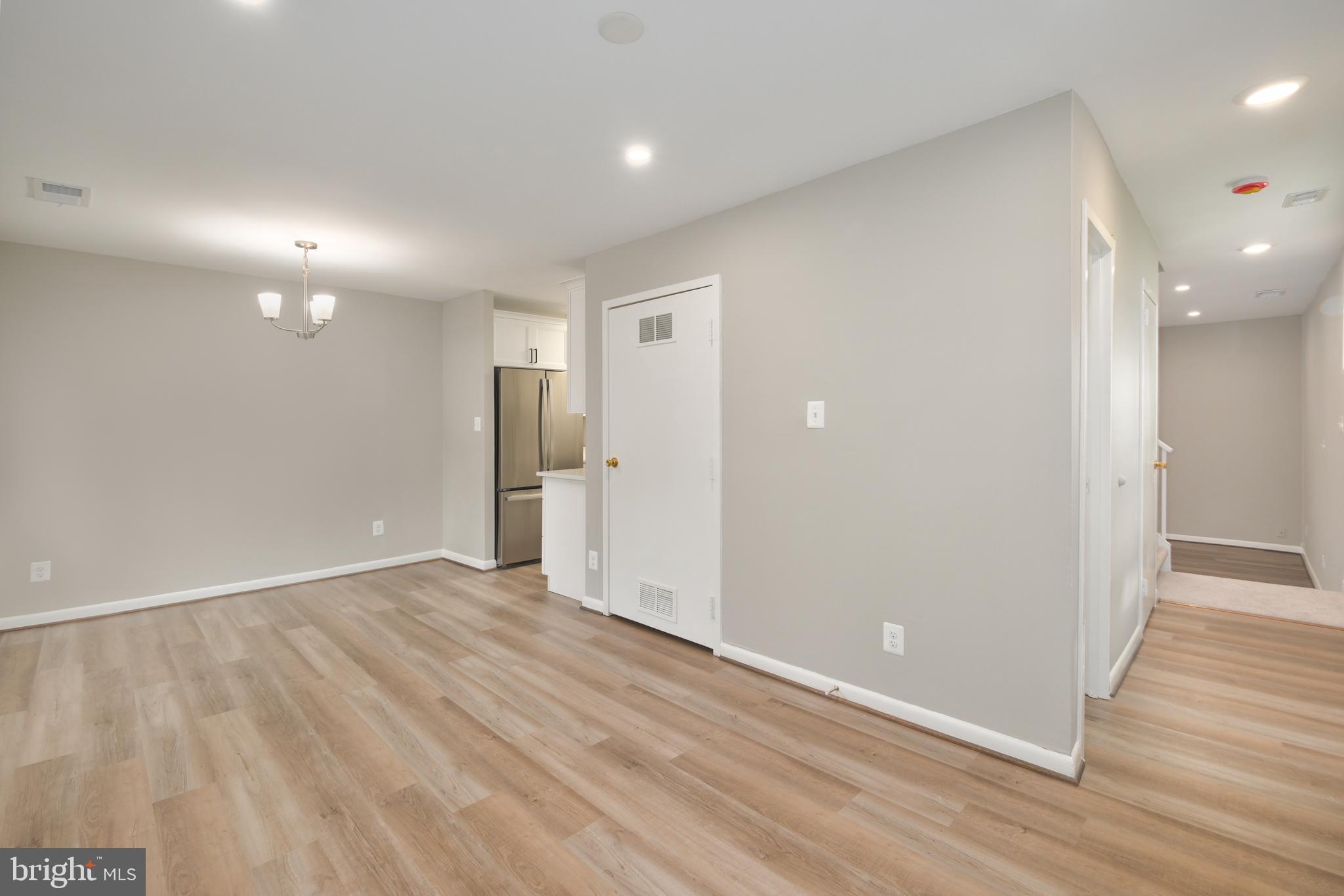 DULLES PARK TOWNHOUSES - Residential