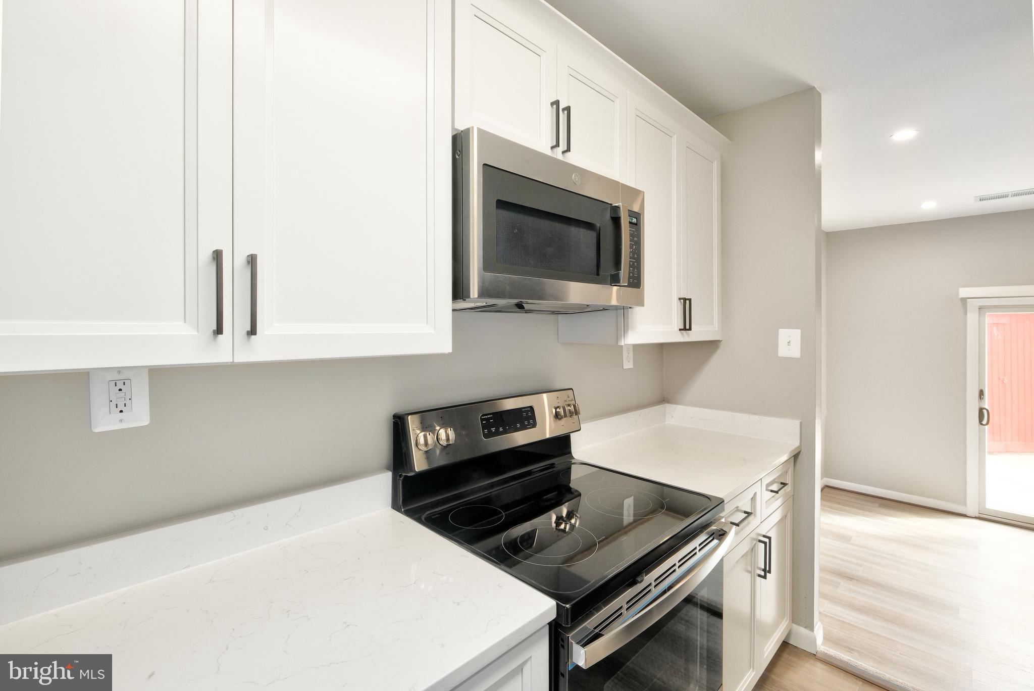 DULLES PARK TOWNHOUSES - Residential