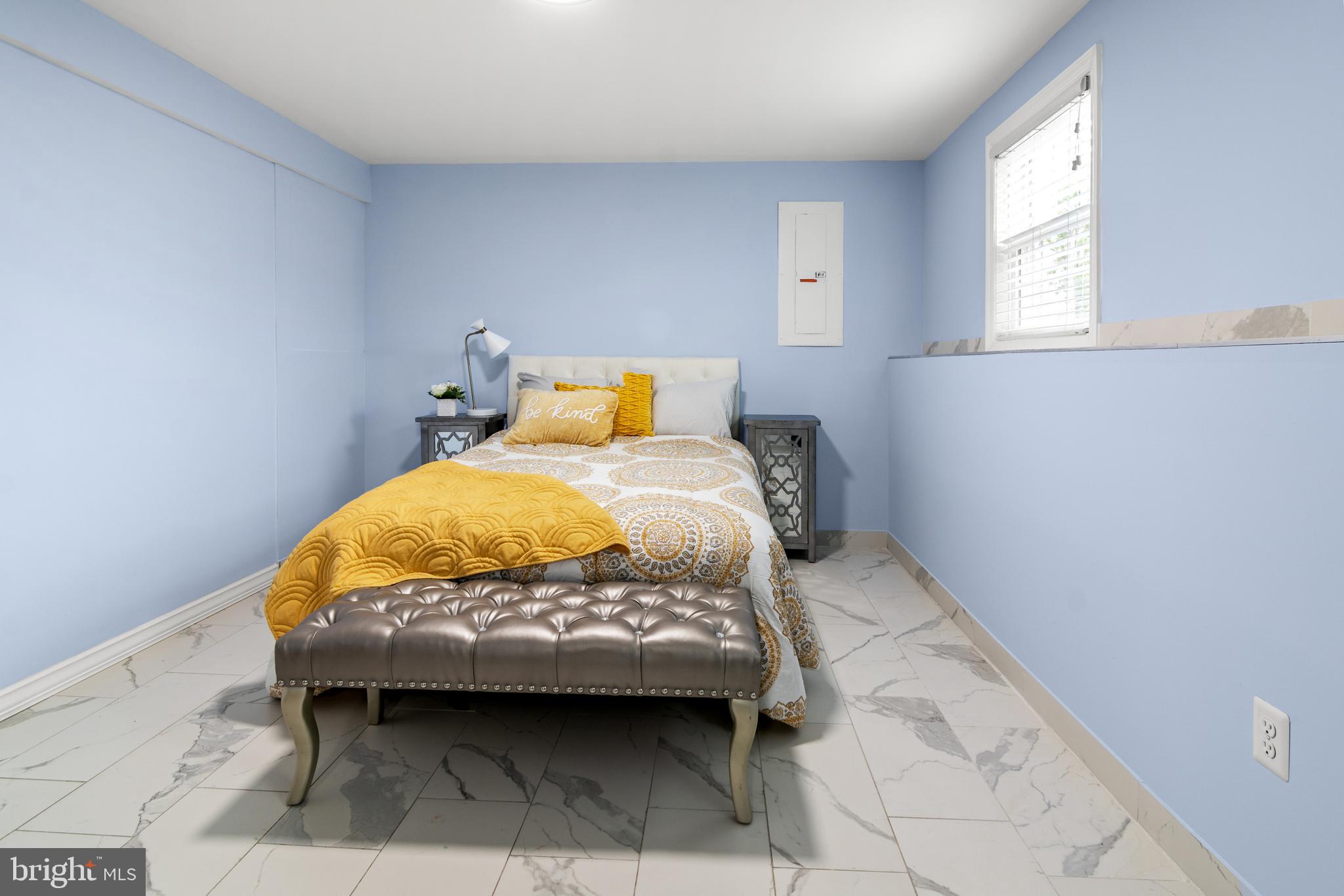 GLEN COURT - Residential