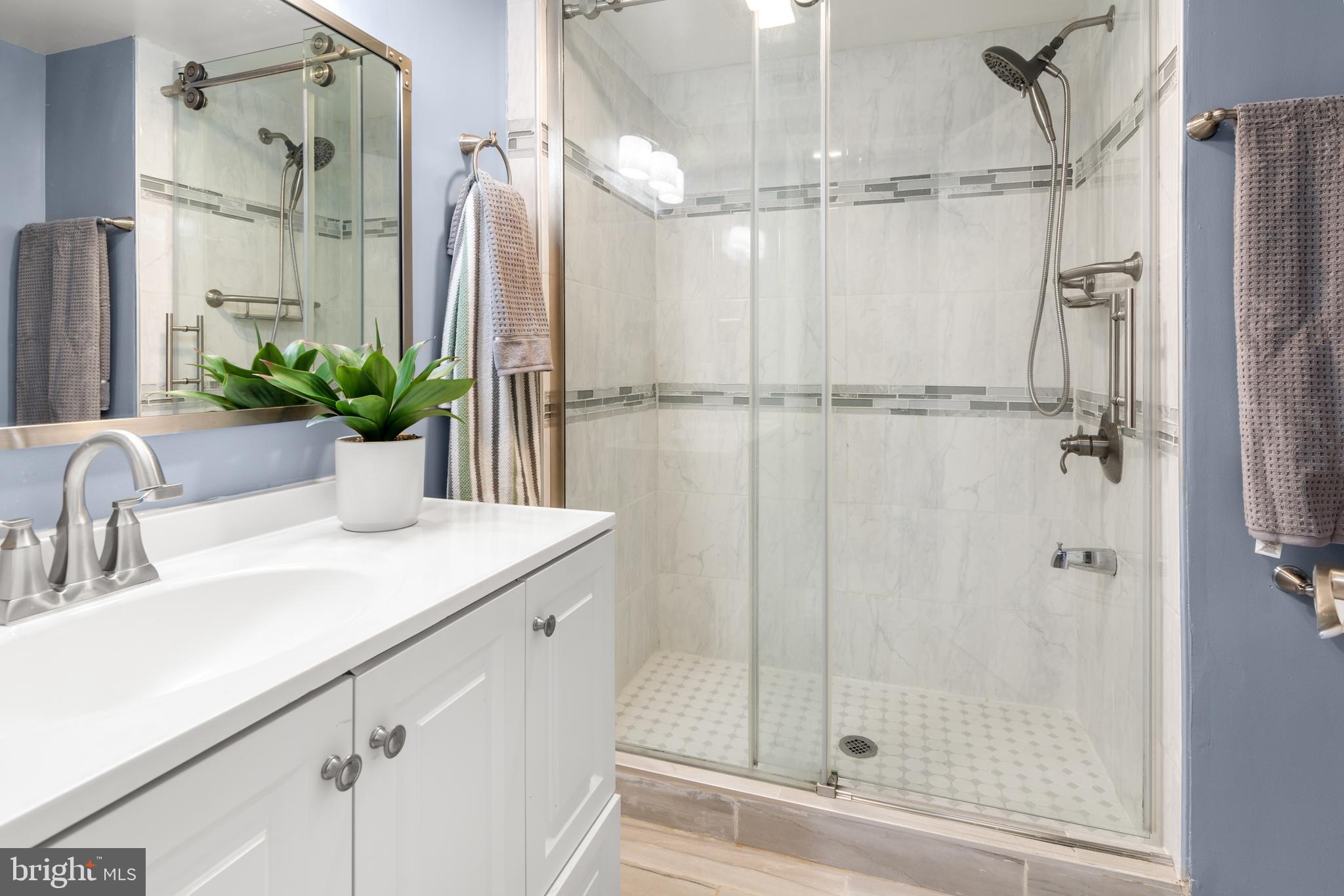 GLEN COURT - Residential