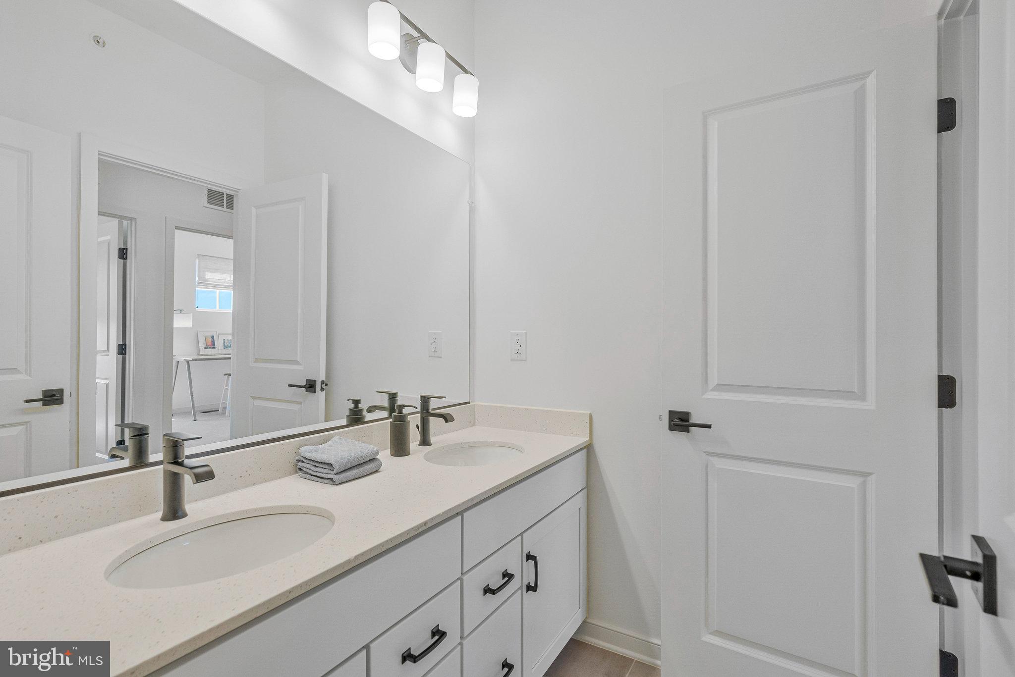 REGAL CHASE - Residential