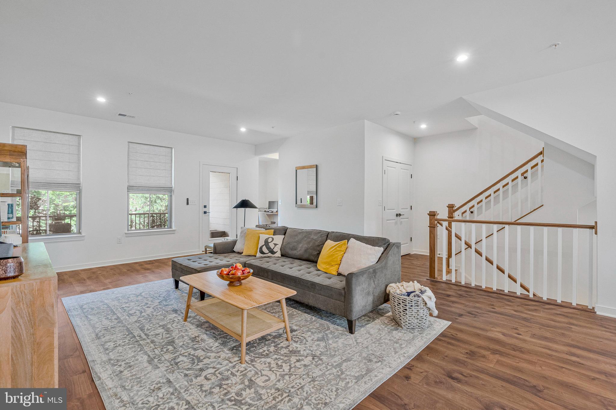 REGAL CHASE - Residential