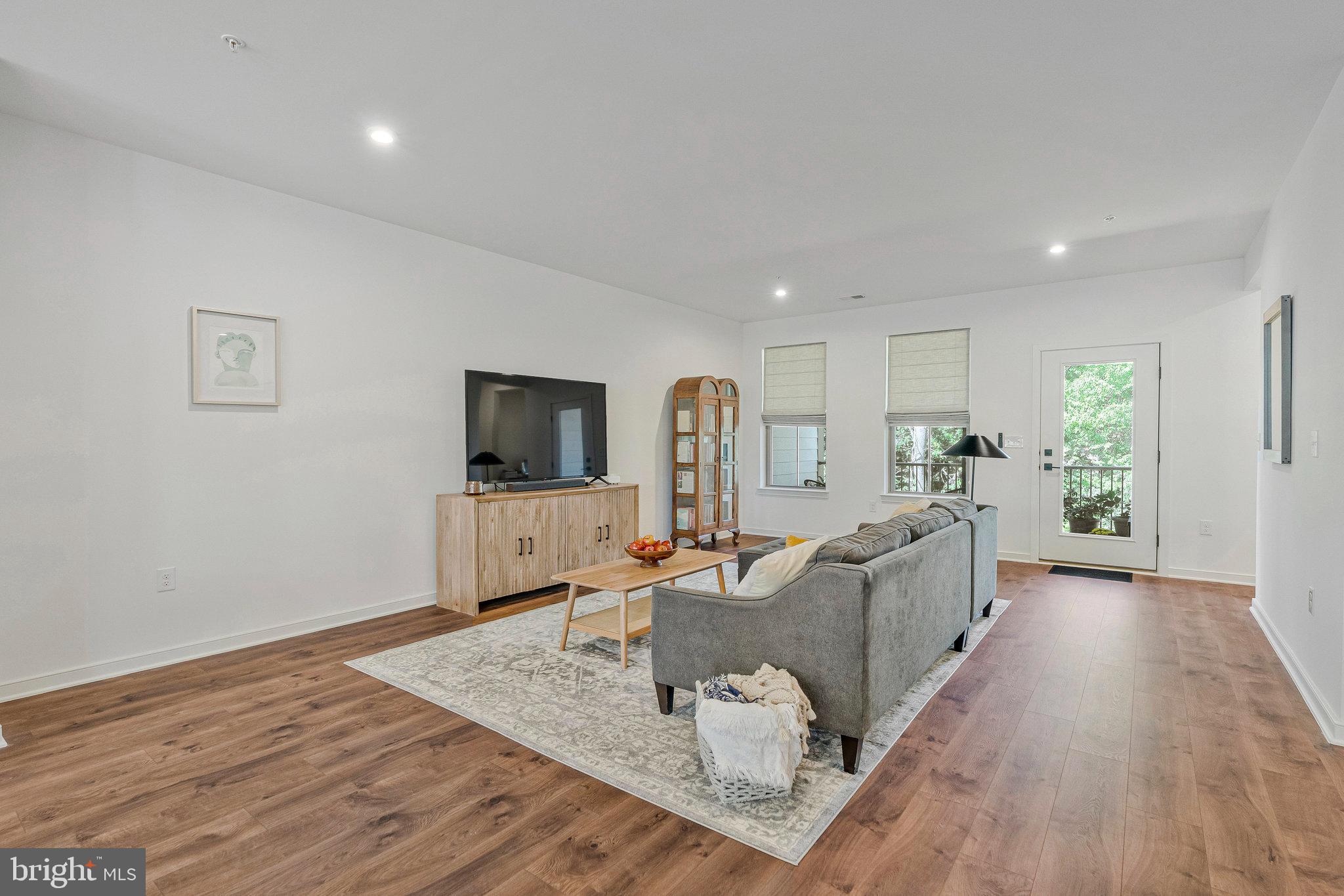 REGAL CHASE - Residential