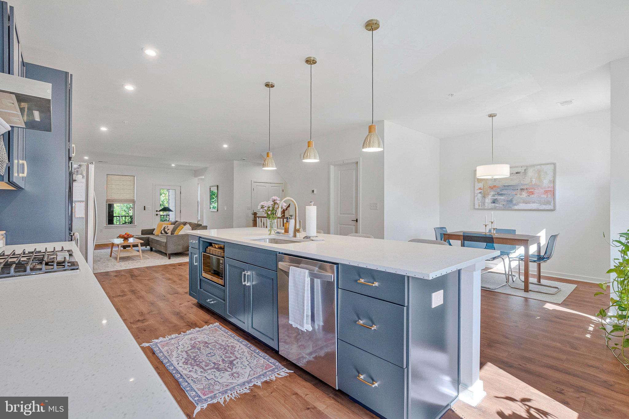 REGAL CHASE - Residential