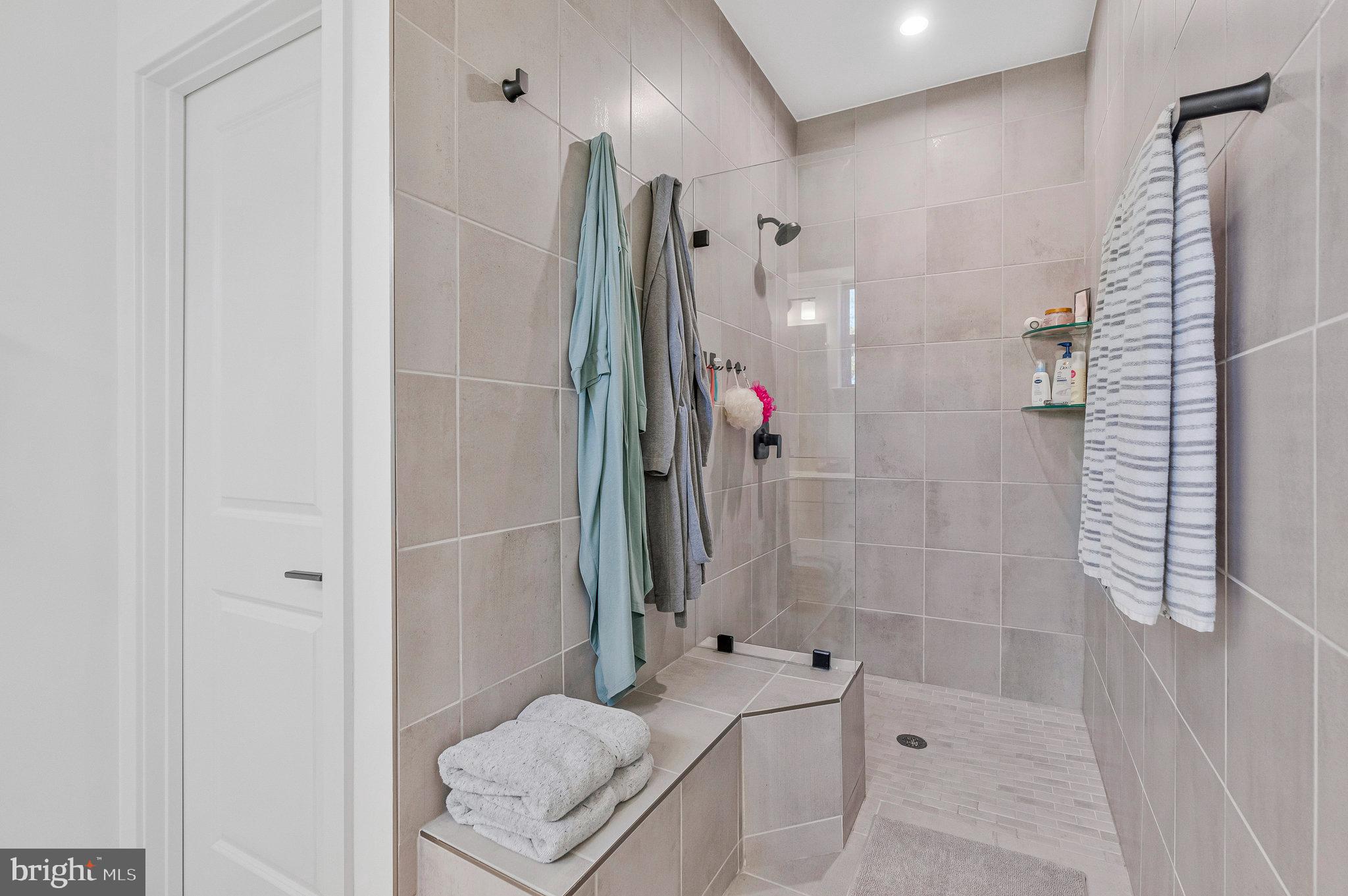 REGAL CHASE - Residential