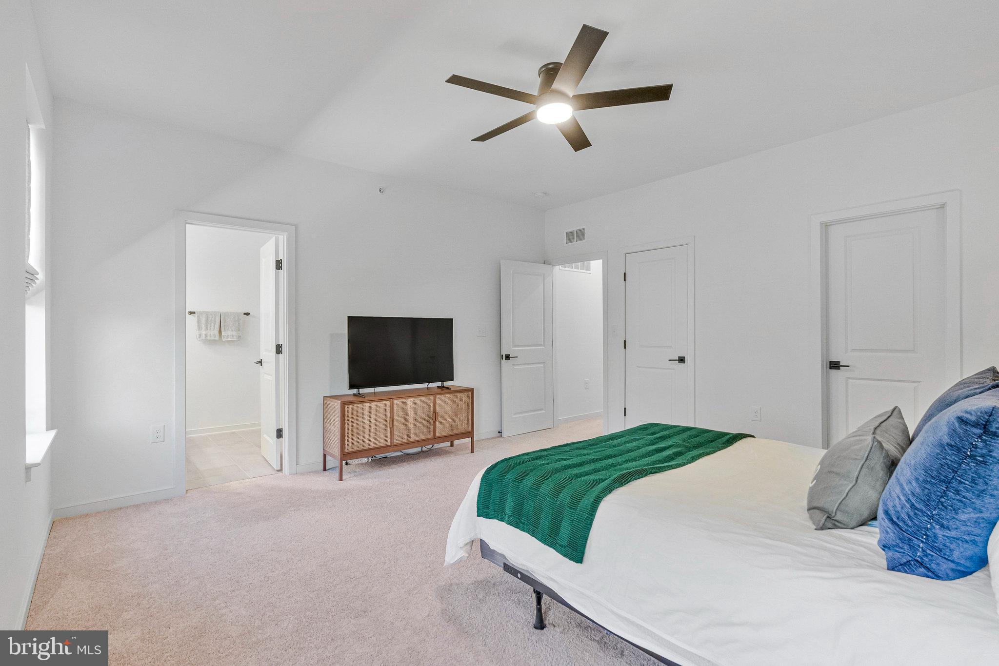 REGAL CHASE - Residential