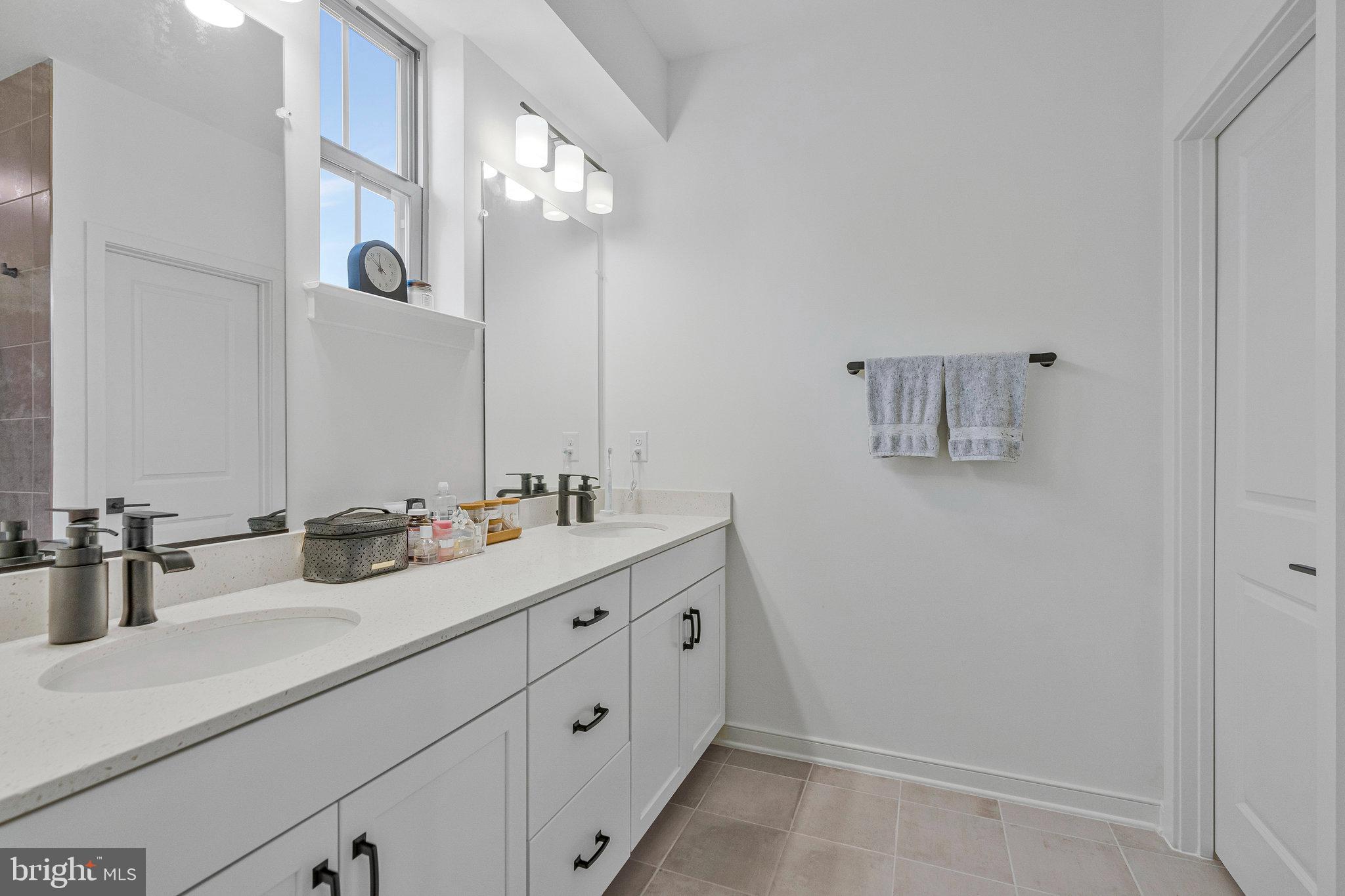 REGAL CHASE - Residential