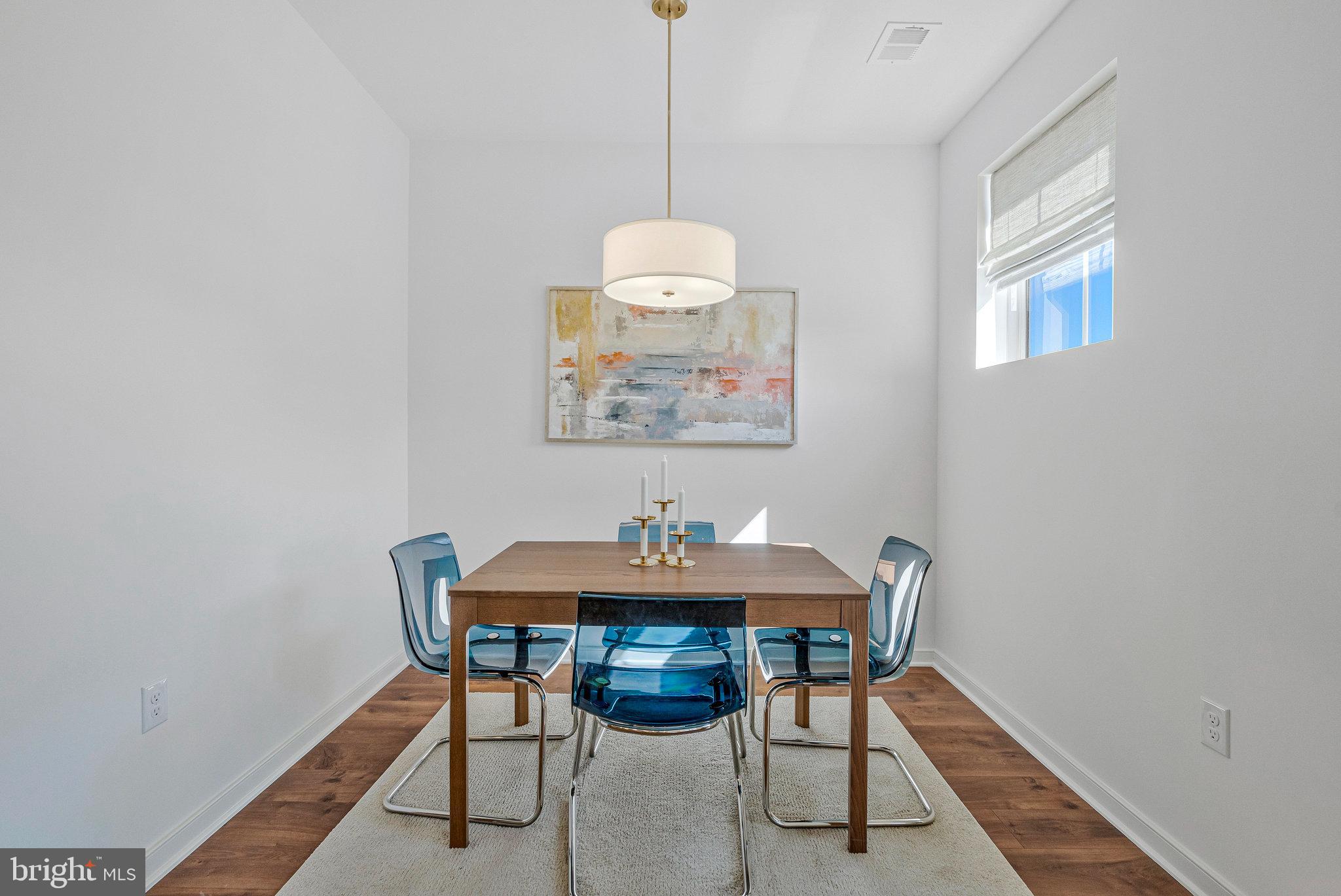 REGAL CHASE - Residential