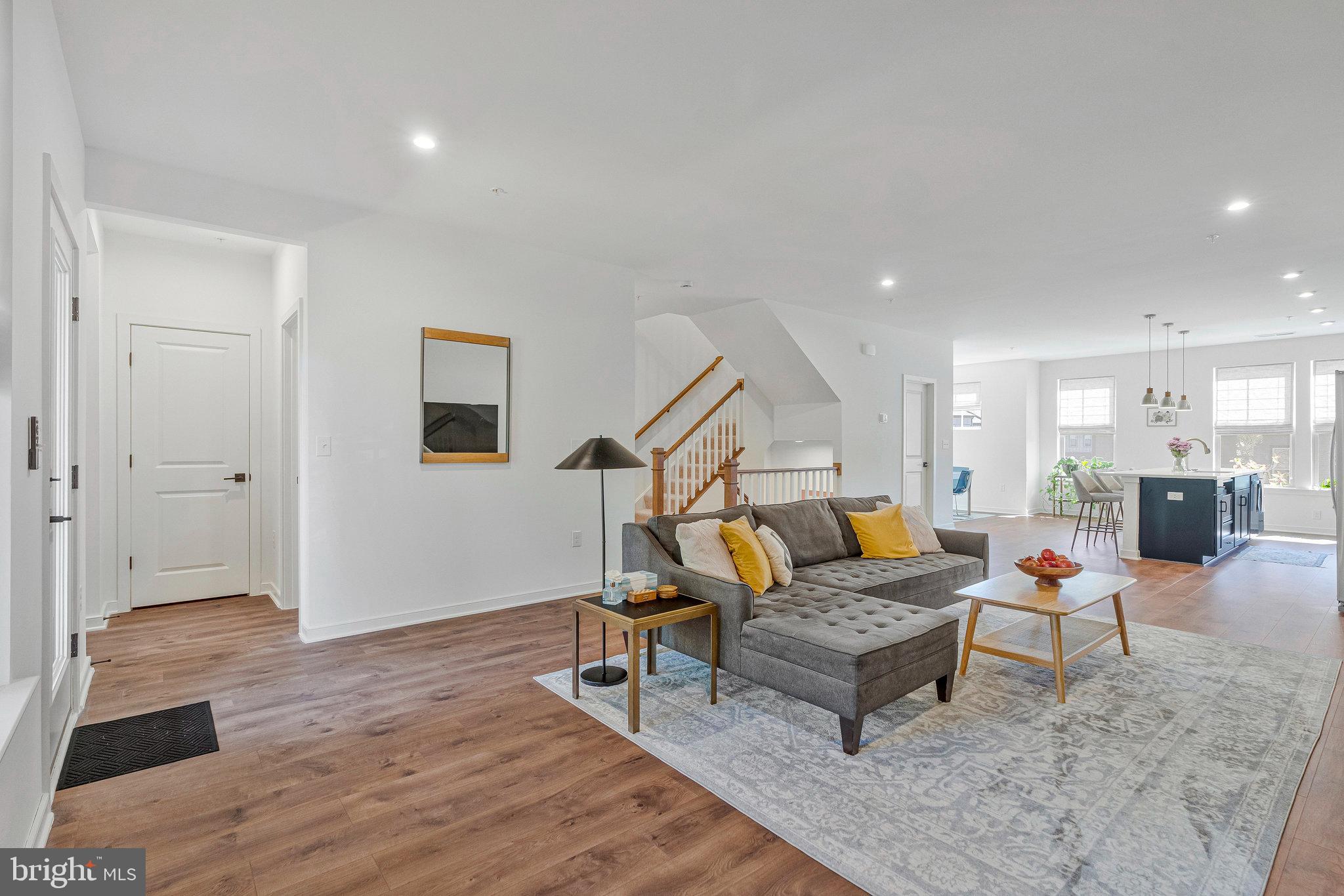 REGAL CHASE - Residential