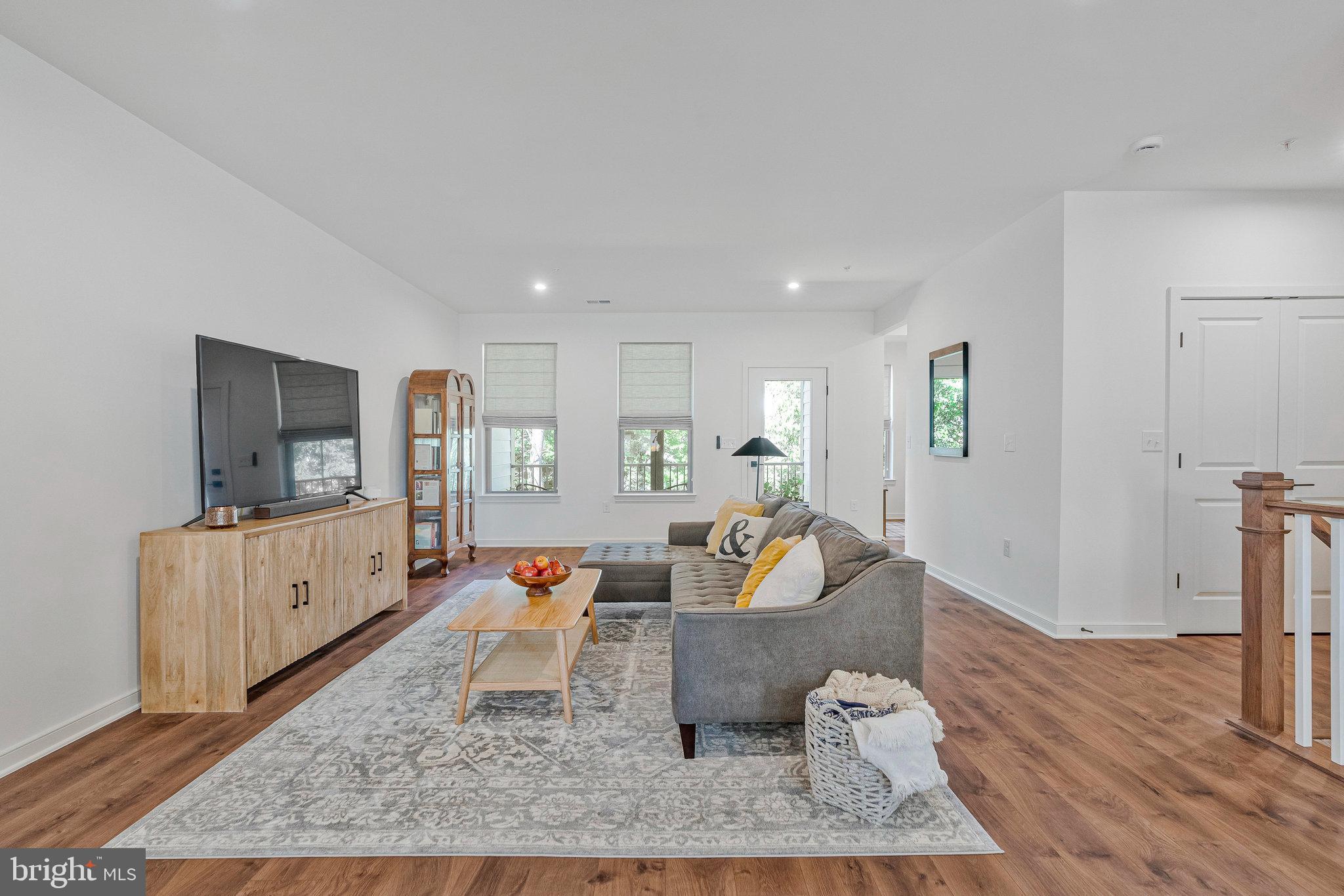 REGAL CHASE - Residential