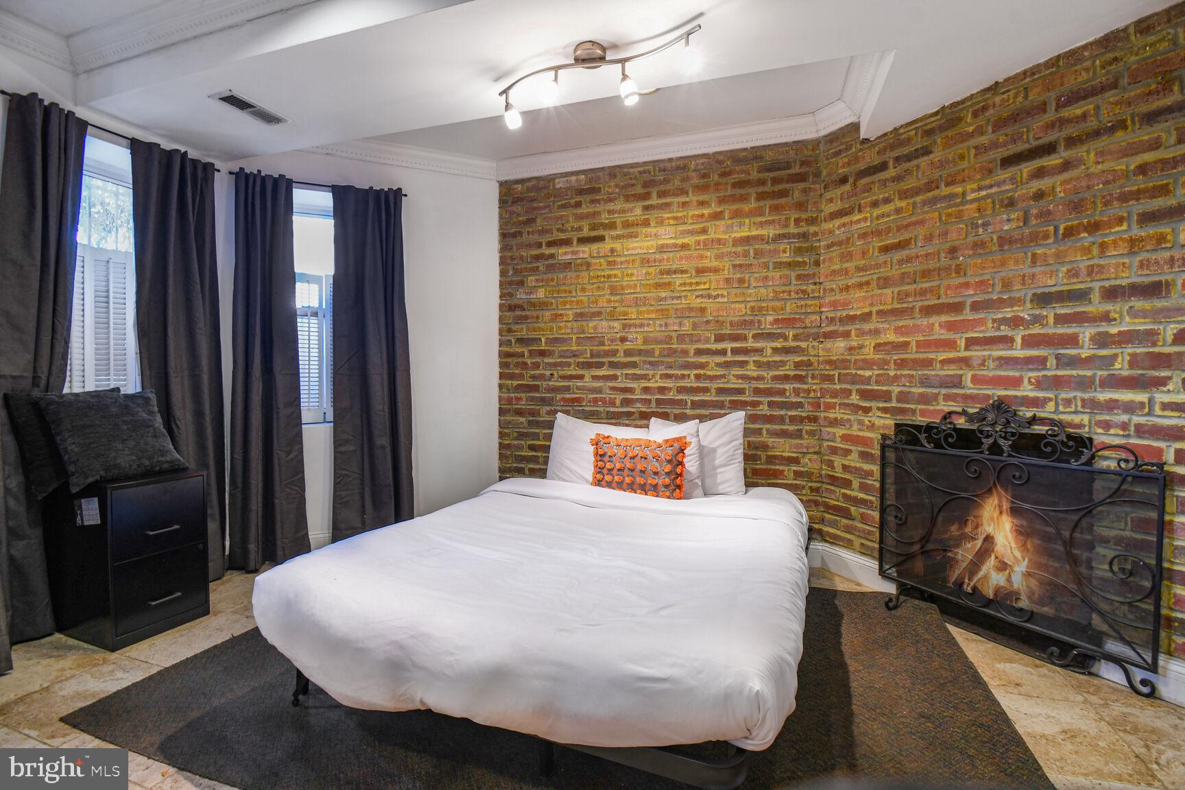 SHAW - Residential Lease