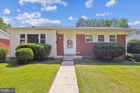 Photo of 406 Waterford Road, SILVER SPRING, MD 20901 (MLS # MDMC2197728)