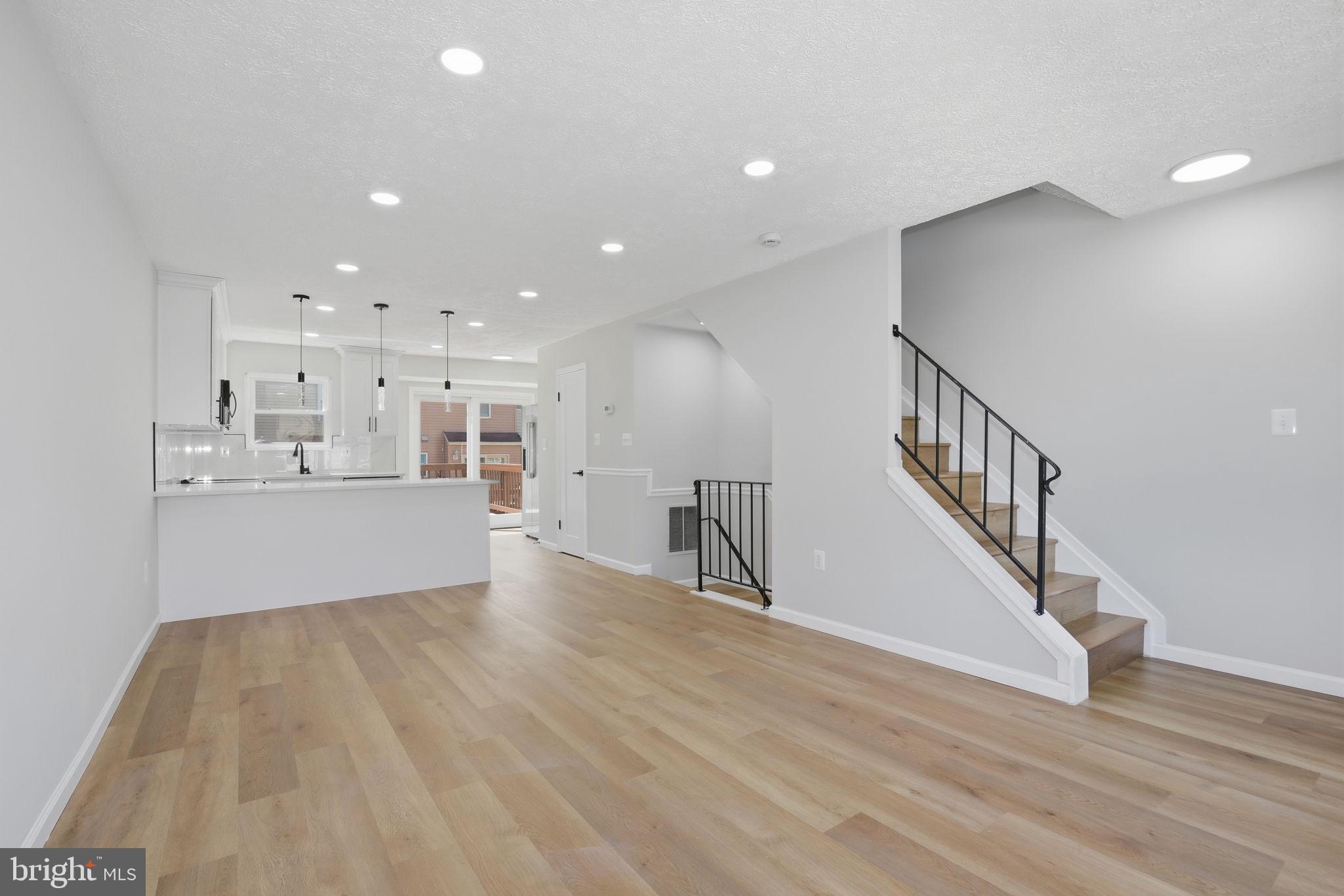 VALLEY STREAM ESTATES - Residential