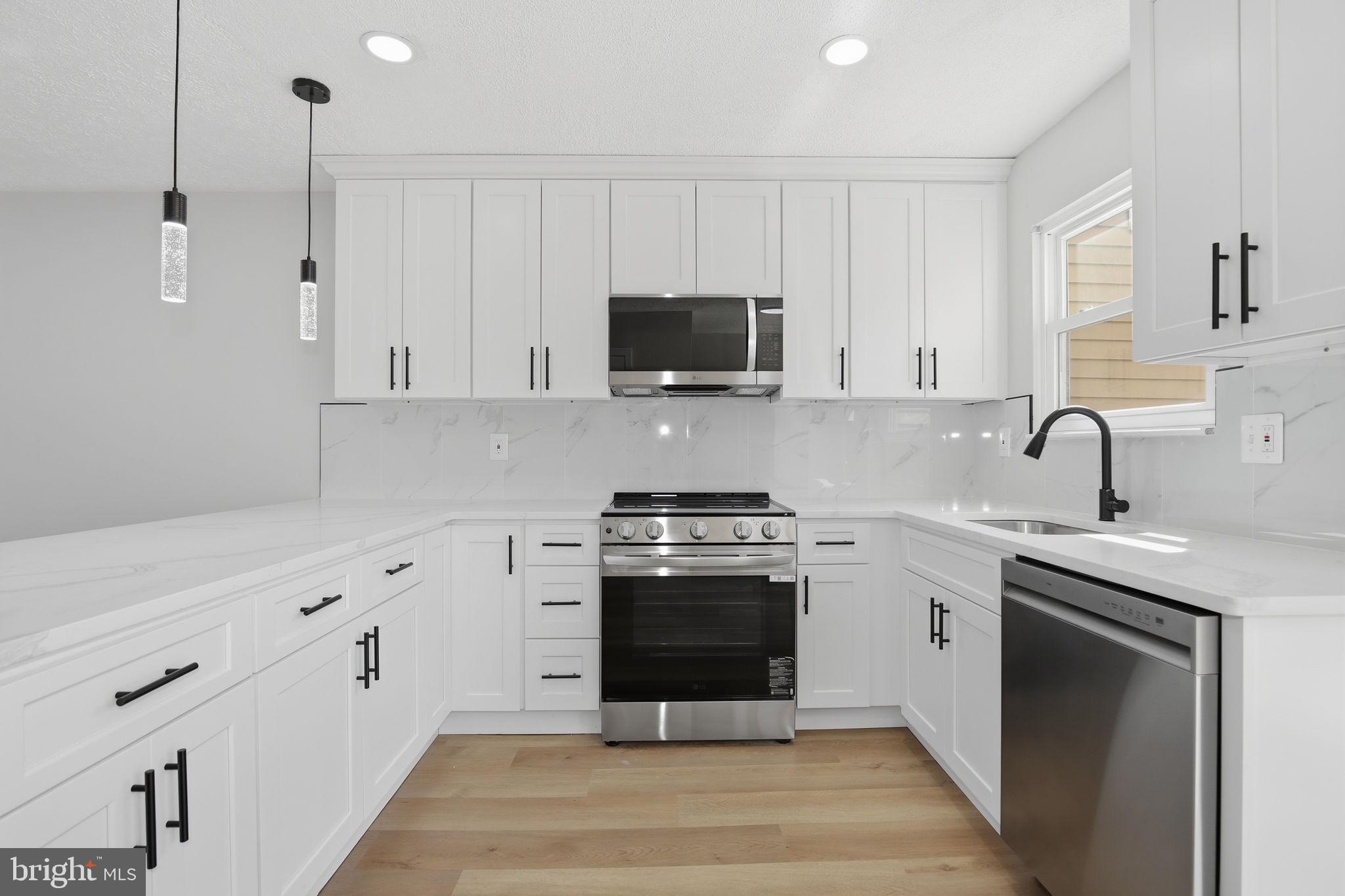 VALLEY STREAM ESTATES - Residential