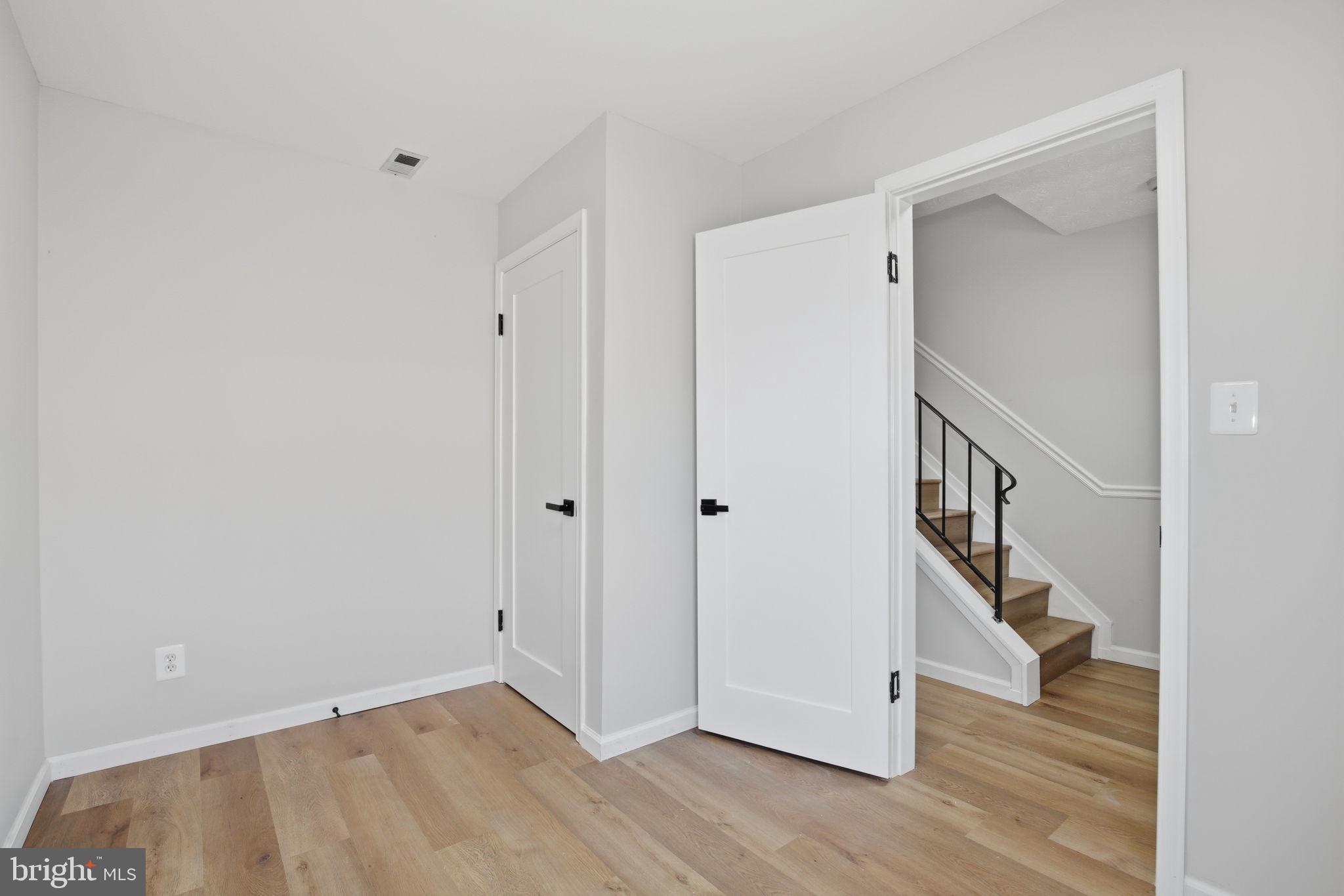 VALLEY STREAM ESTATES - Residential