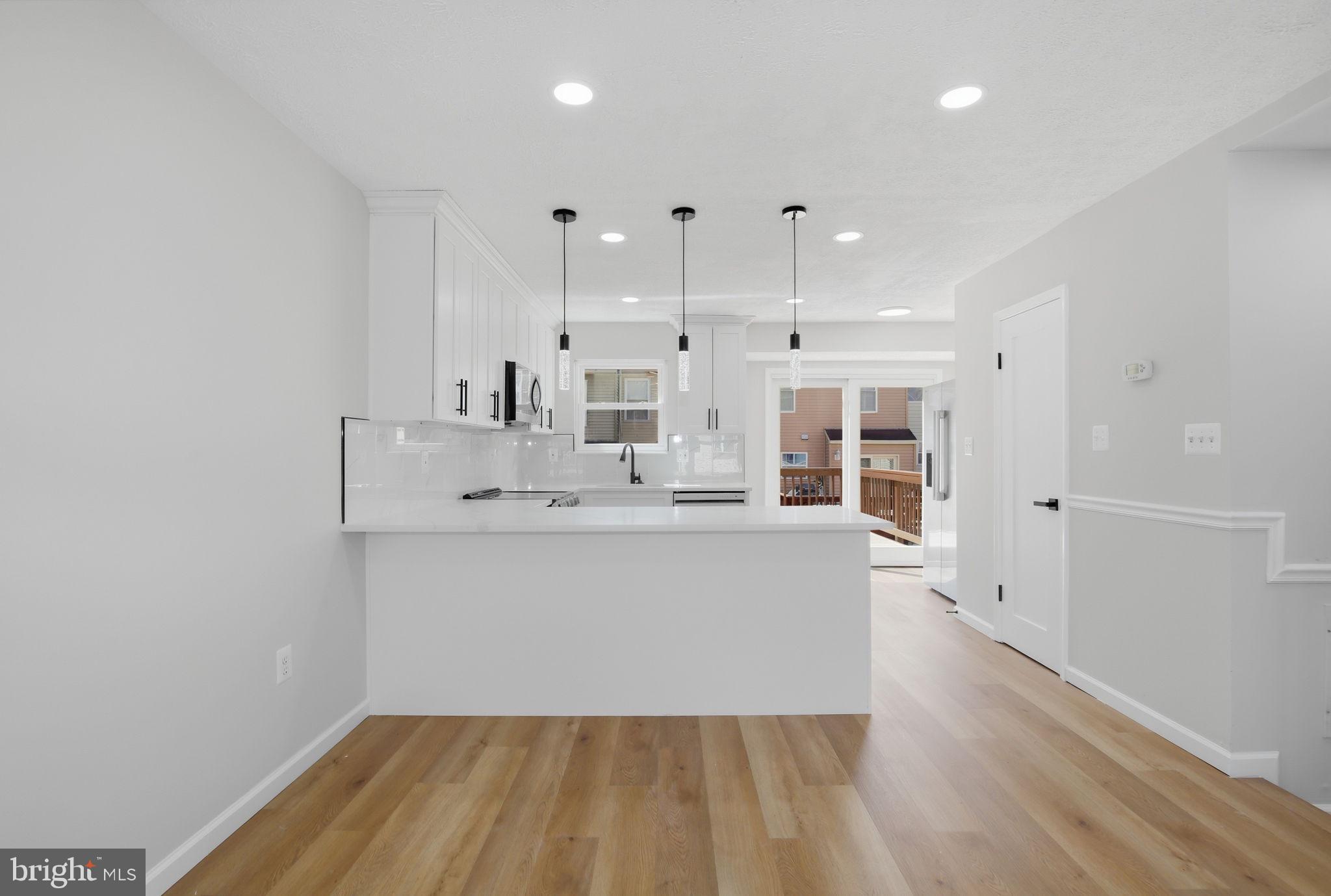 VALLEY STREAM ESTATES - Residential