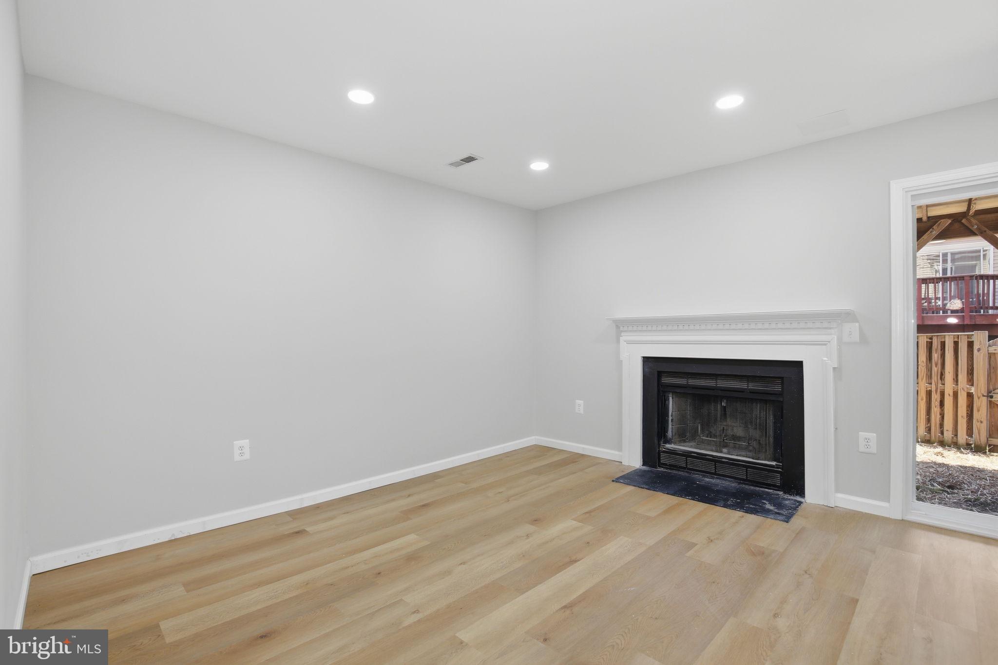 VALLEY STREAM ESTATES - Residential