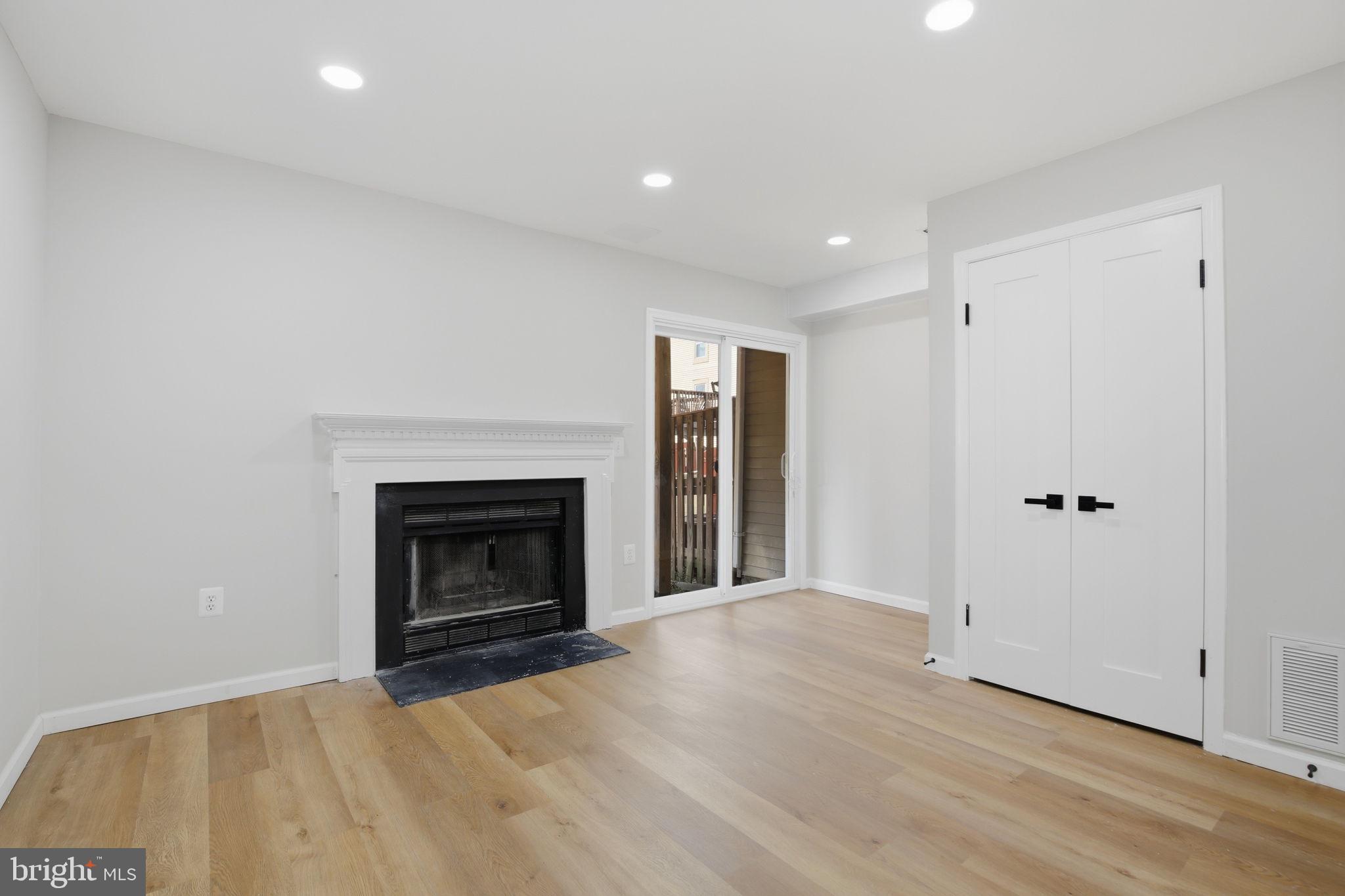 VALLEY STREAM ESTATES - Residential