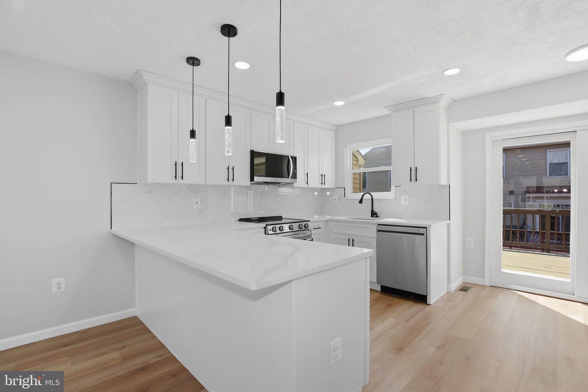 VALLEY STREAM ESTATES - Residential