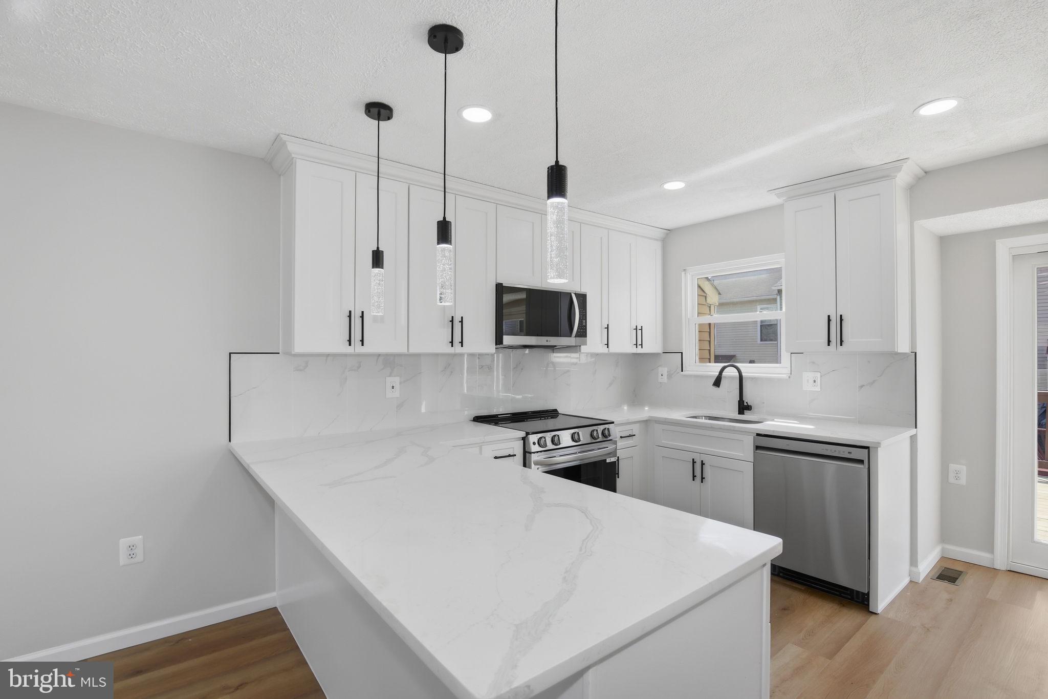 VALLEY STREAM ESTATES - Residential