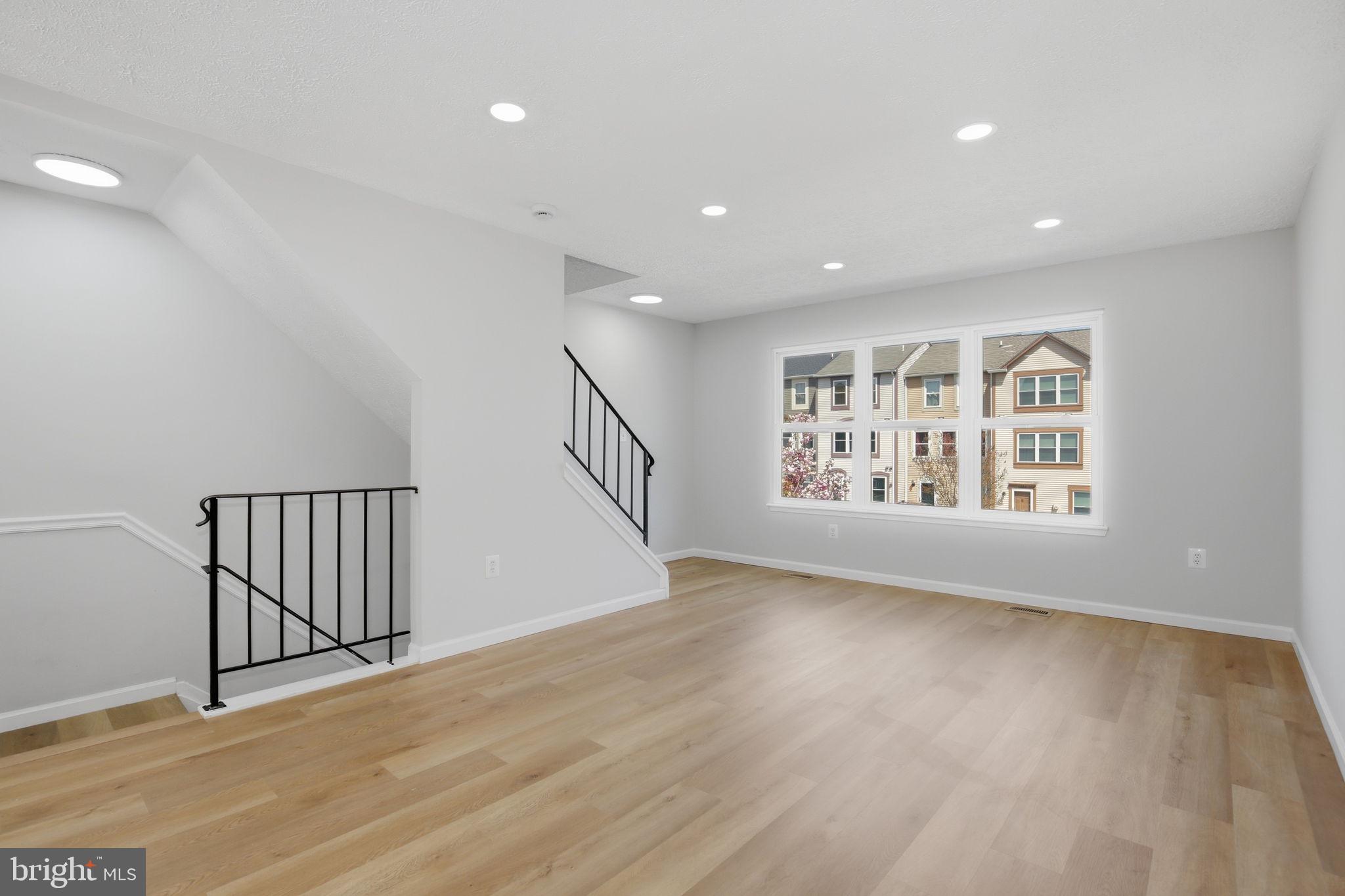 VALLEY STREAM ESTATES - Residential