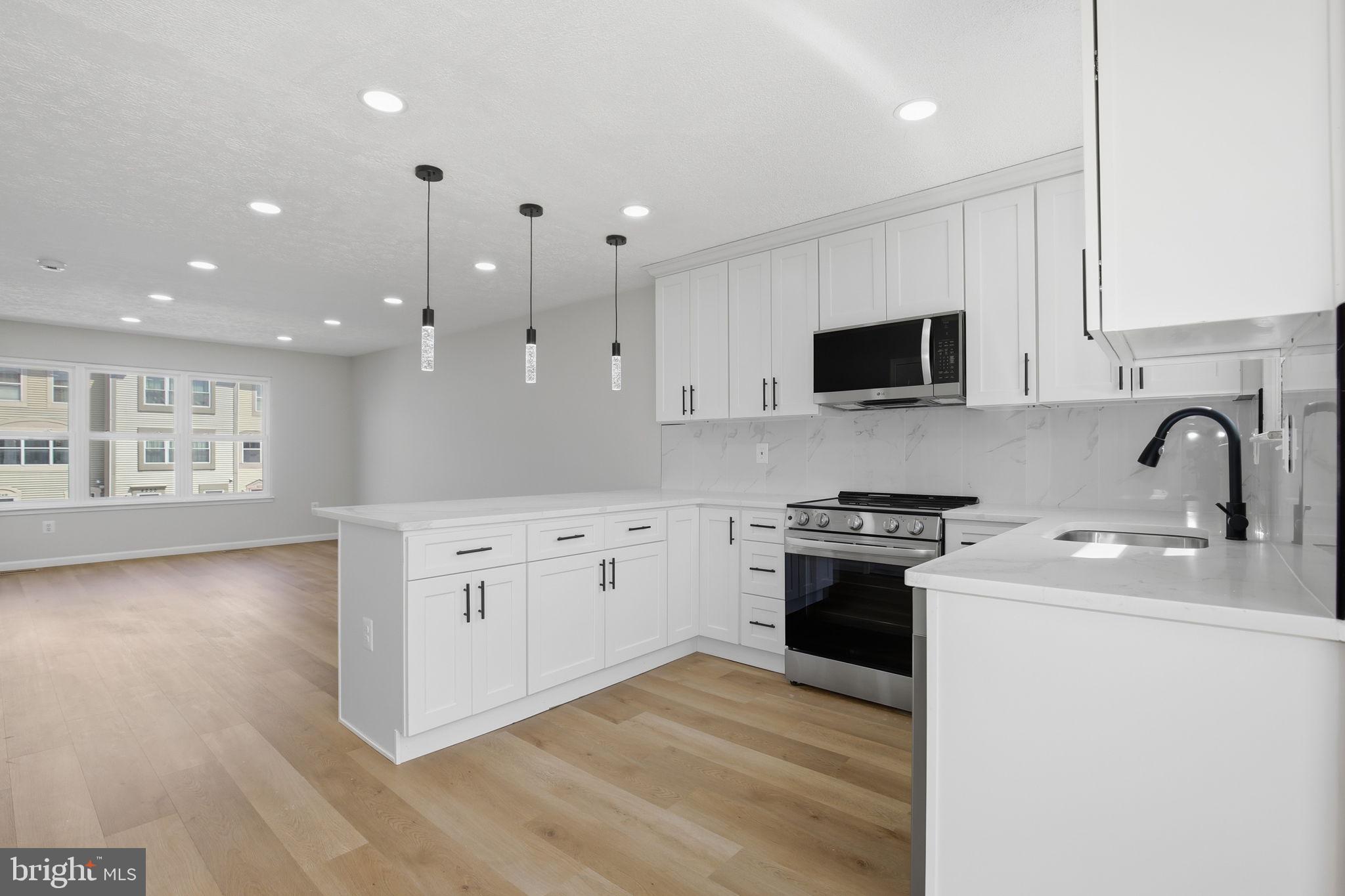 VALLEY STREAM ESTATES - Residential