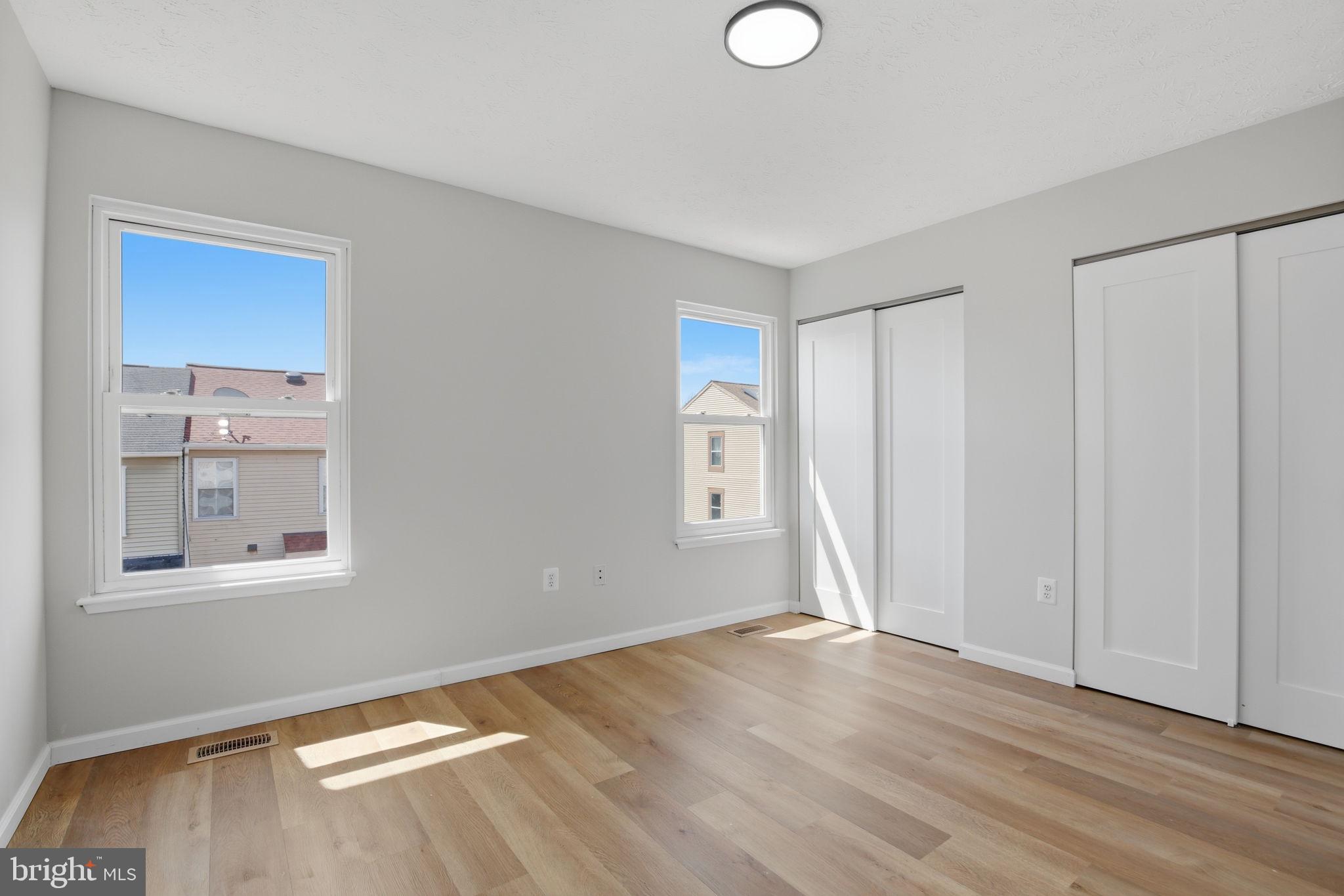 VALLEY STREAM ESTATES - Residential