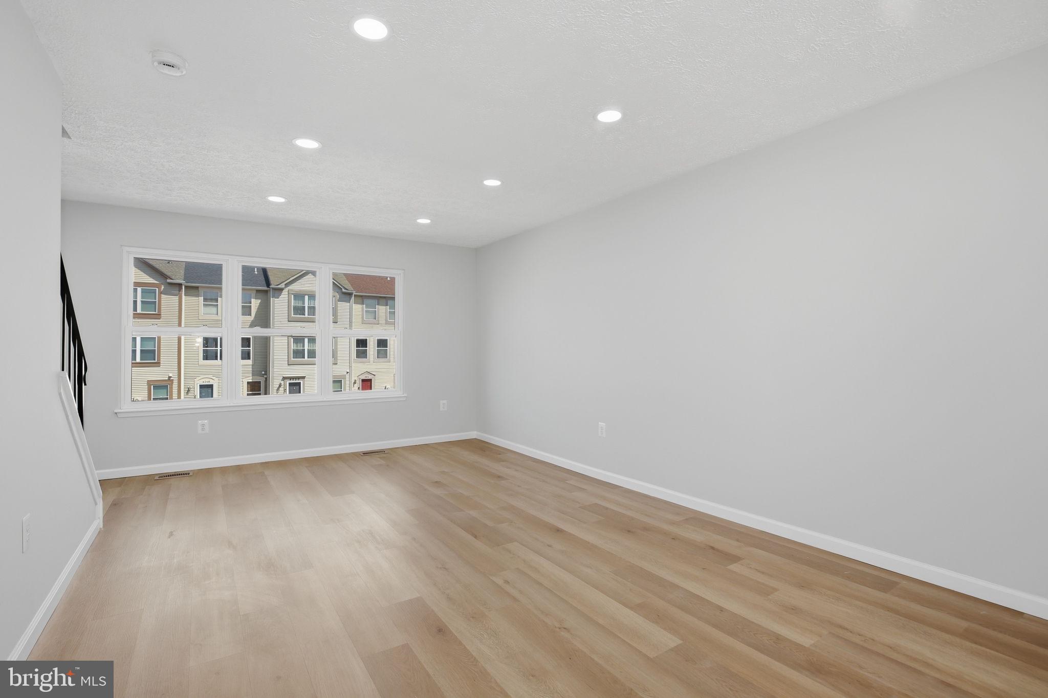 VALLEY STREAM ESTATES - Residential