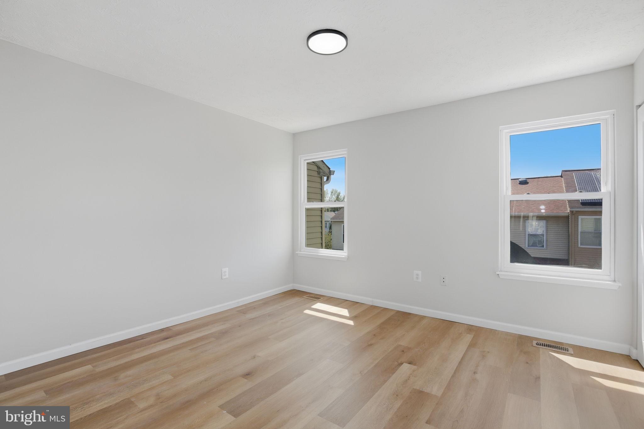 VALLEY STREAM ESTATES - Residential