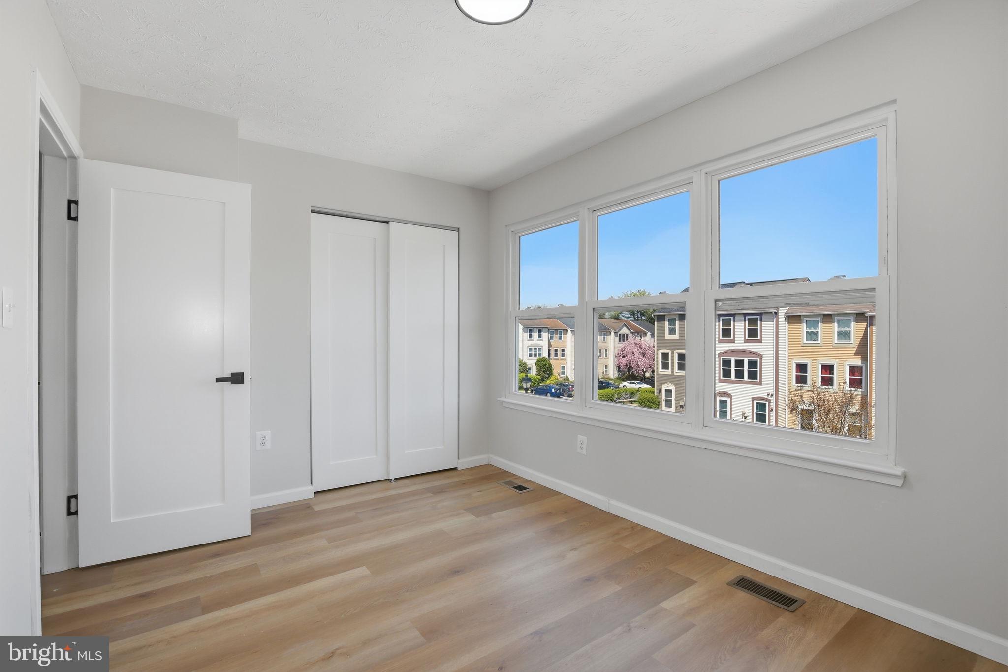 VALLEY STREAM ESTATES - Residential