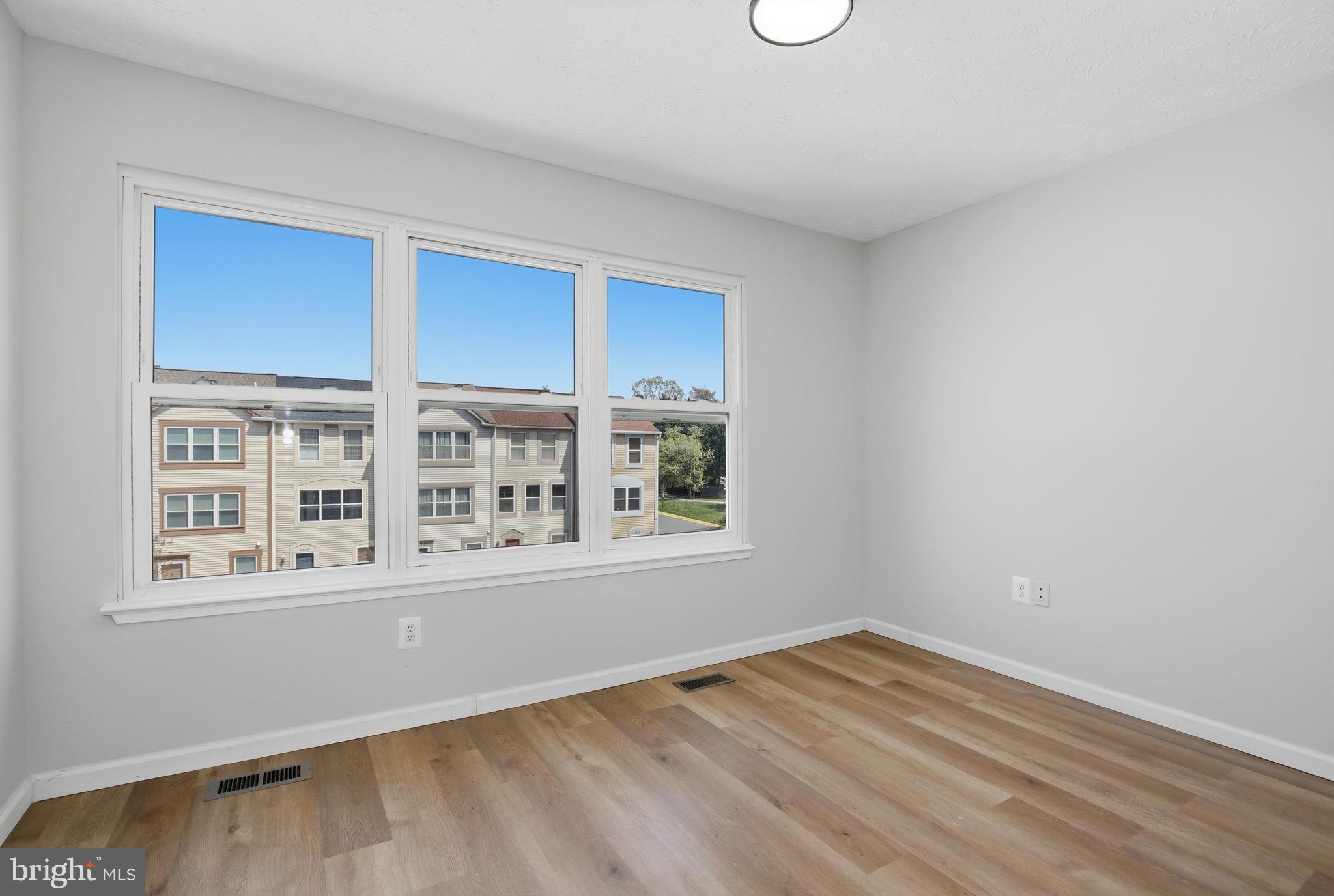 VALLEY STREAM ESTATES - Residential