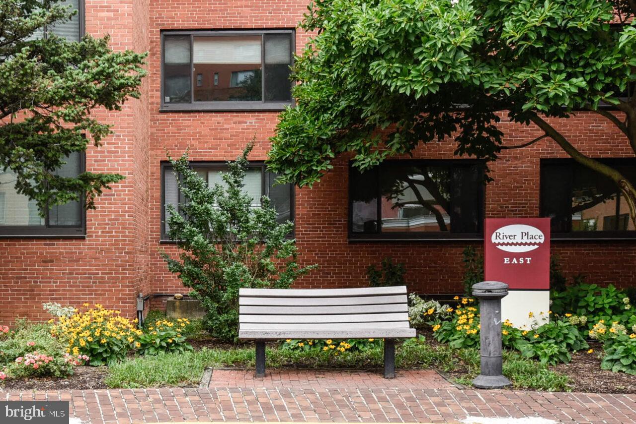 RIVER PLACE - Residential