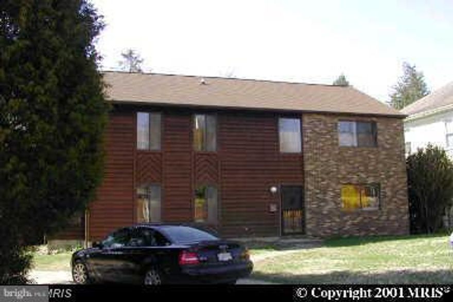 Annapolis City Living -- Down the street  from Navy Stadium - walk to downtown Annapolis  -- 3BR, 2.5BA - neutral tones, must use CBRB lease and application uploaded. $50.00 credit fee per ssn/ $300K renters insurance. Must have good credit/no smoking/no pets